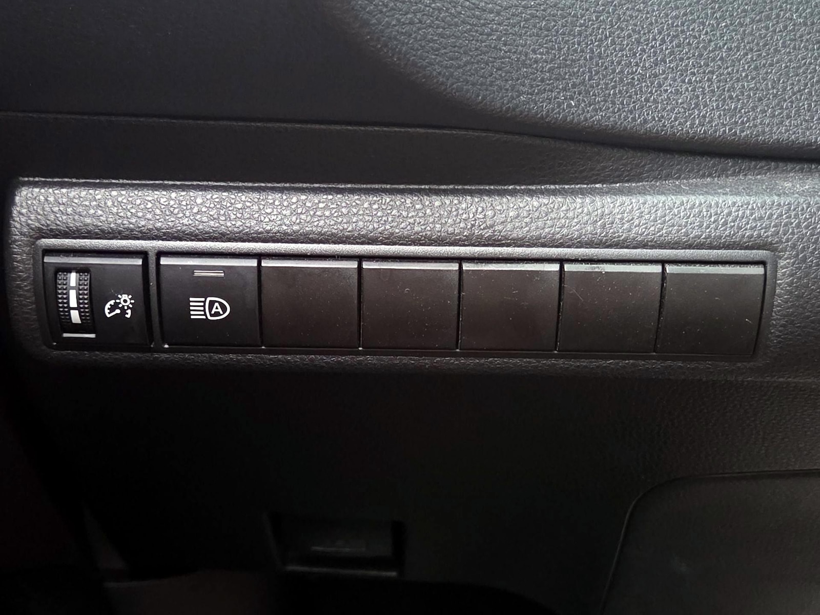 2024 Toyota Corolla LE - Photo 14