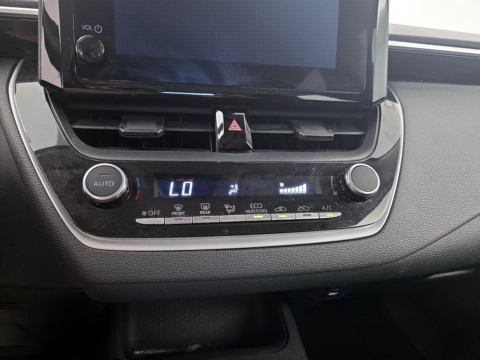 2024 Toyota Corolla LE - Photo 17
