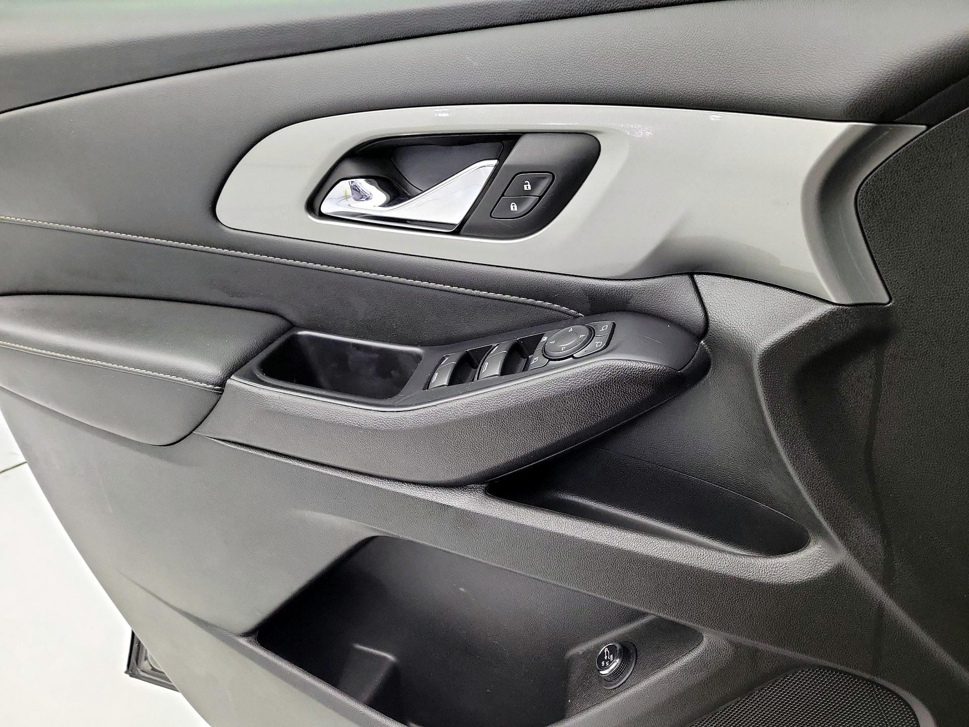 Thumbnail: 2022 Chevrolet Traverse - 12