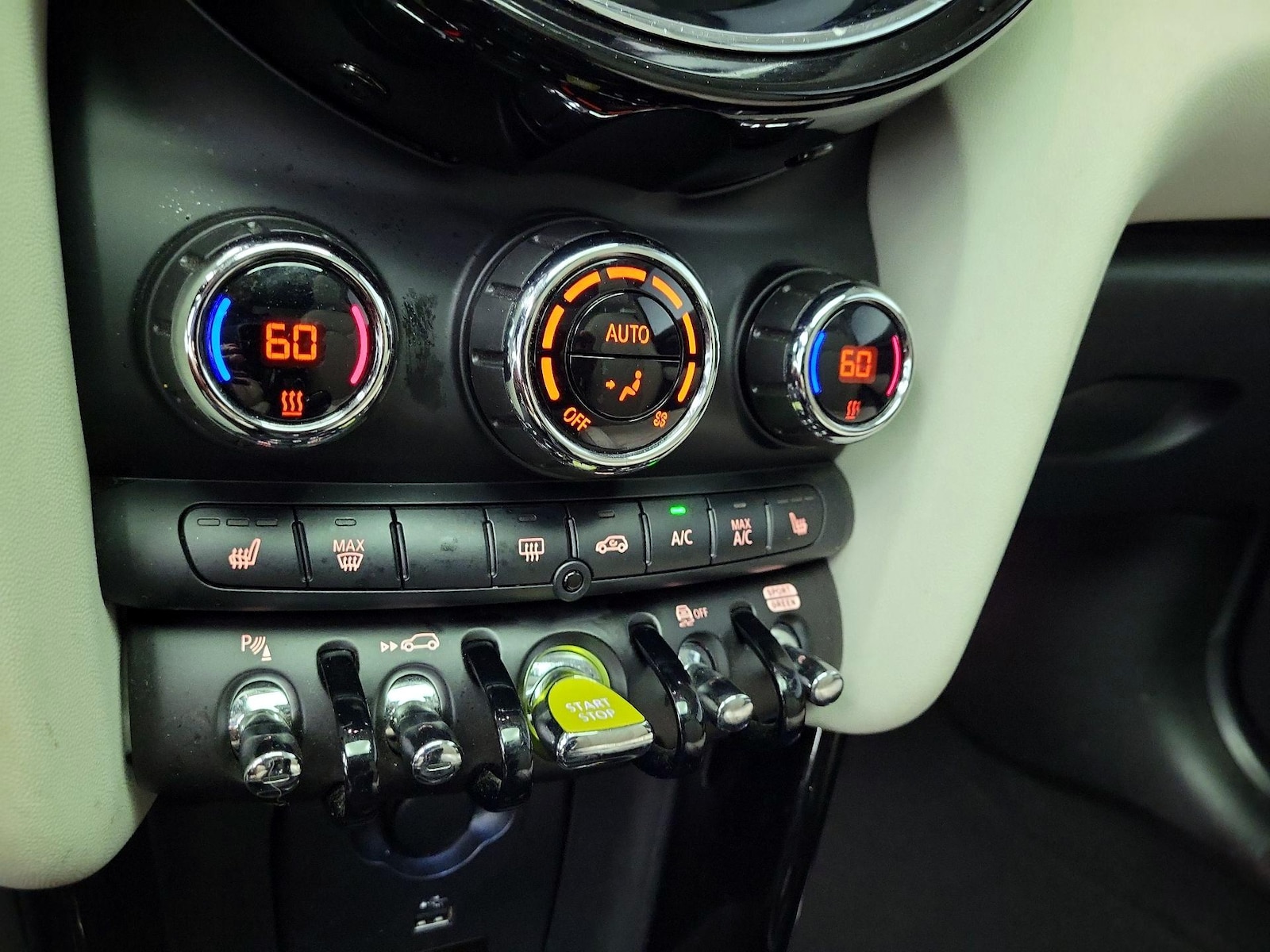 2023 MINI Hardtop 2 Door SE - Photo 18