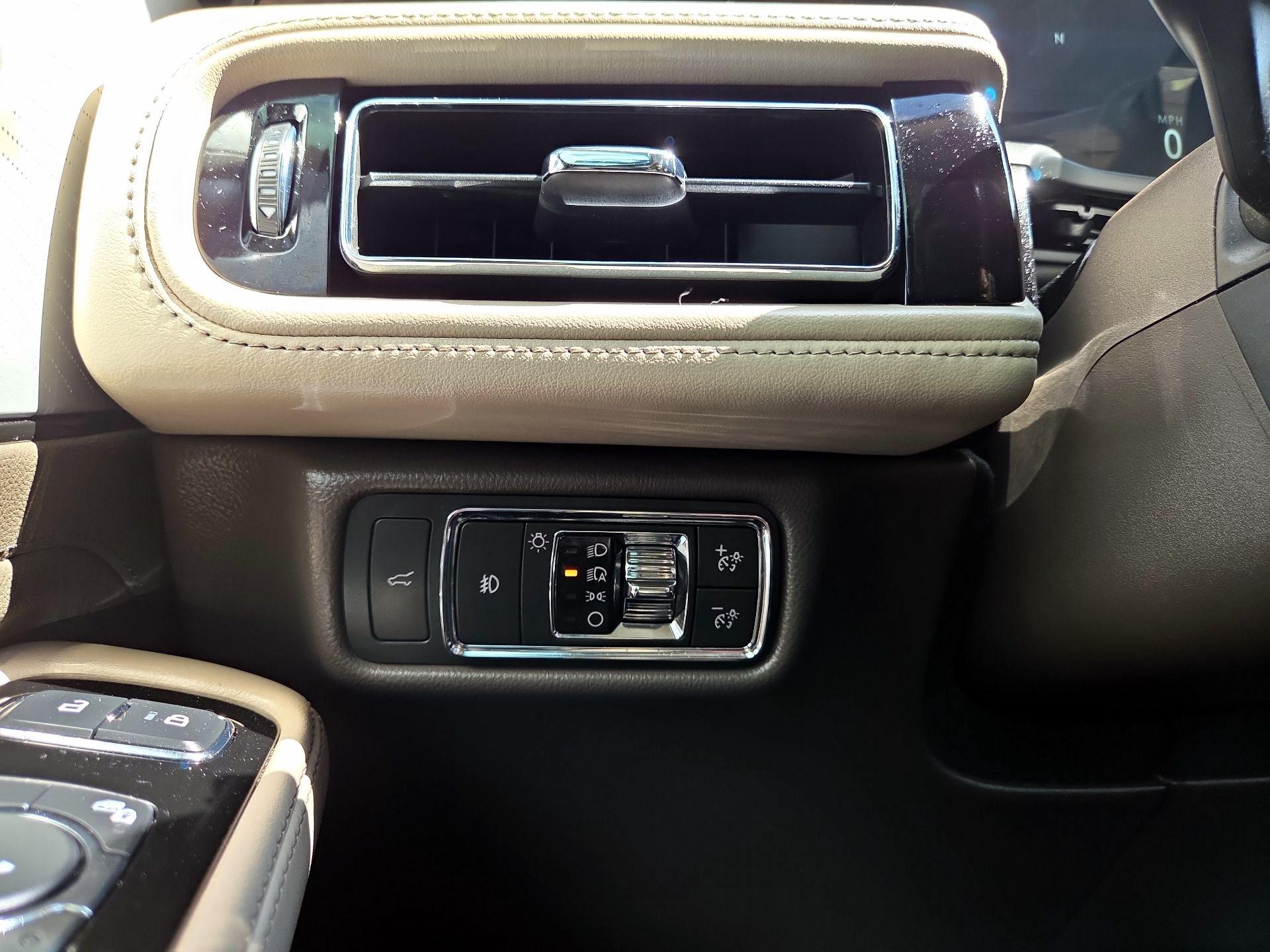 Thumbnail: 2020 Lincoln Aviator - 13