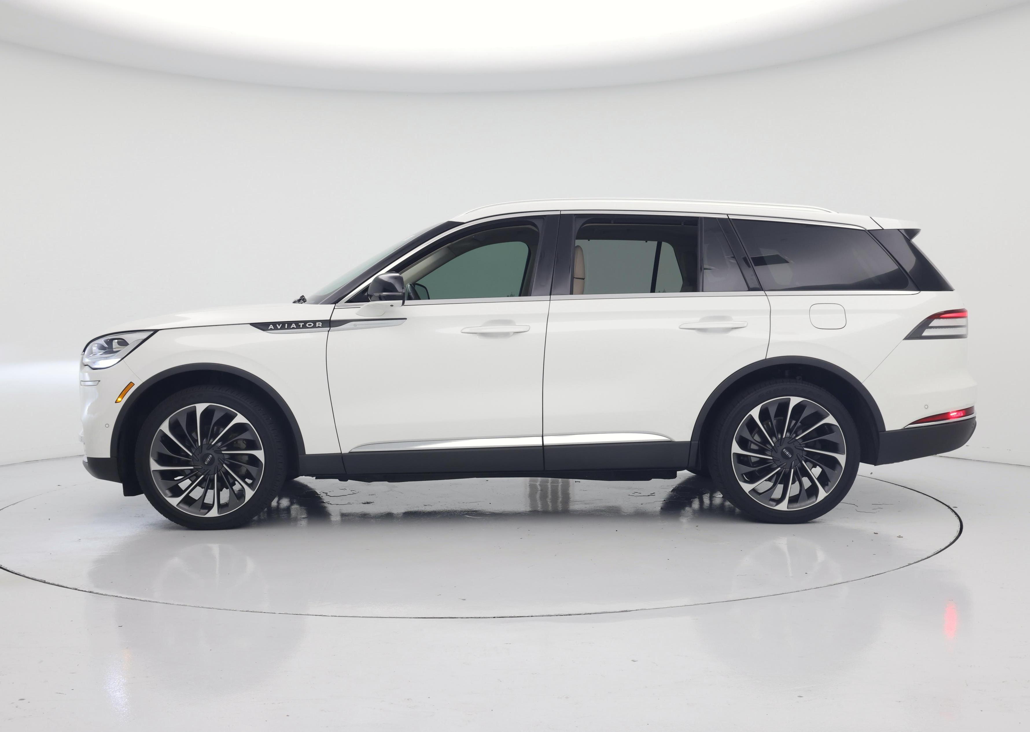 Thumbnail: 2020 Lincoln Aviator - 3