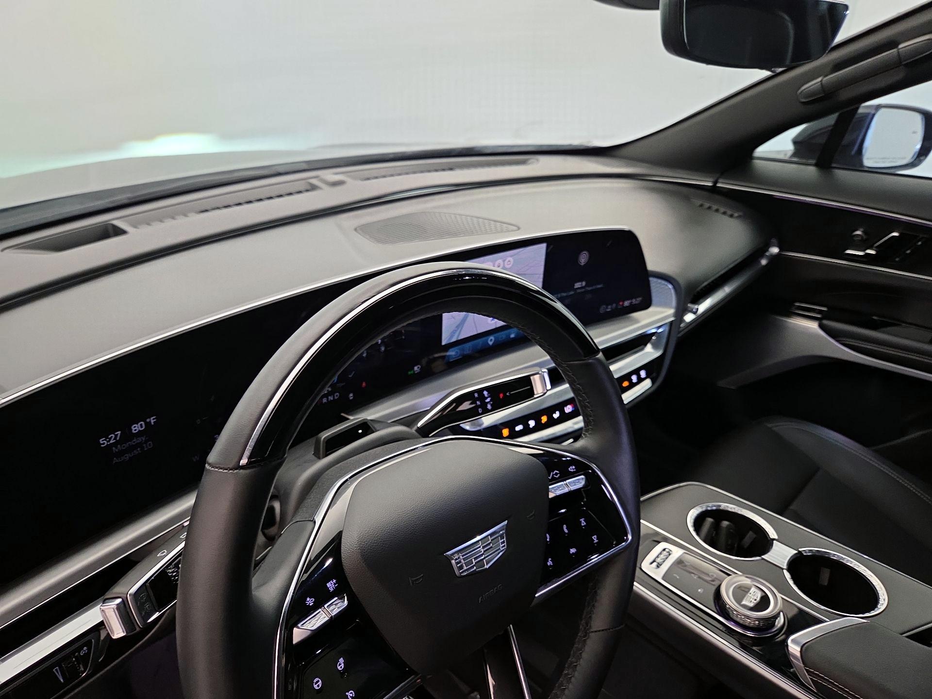 Thumbnail: 2024 Cadillac Lyriq - 9