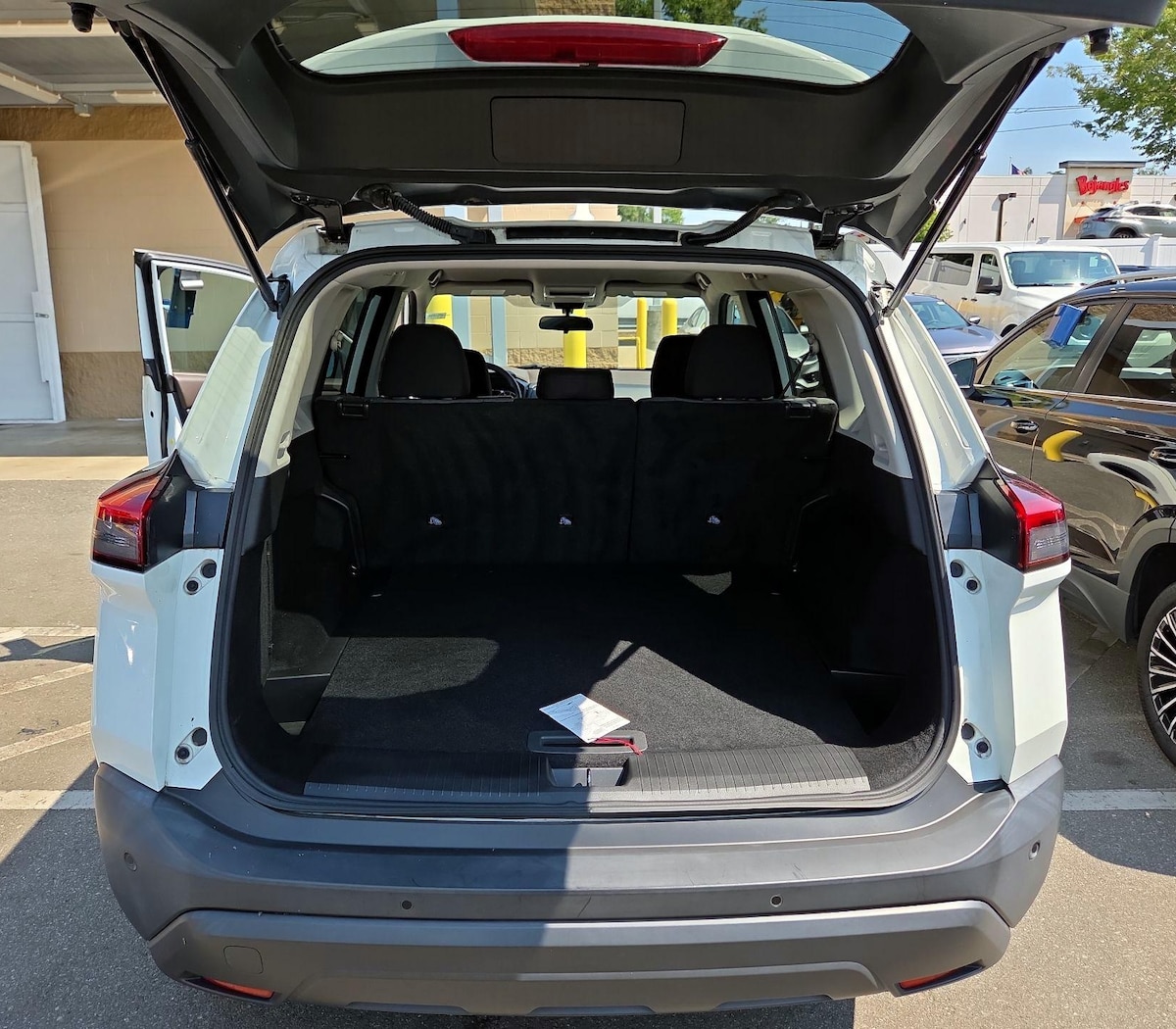 Trunk/Cargo (Seats Up)