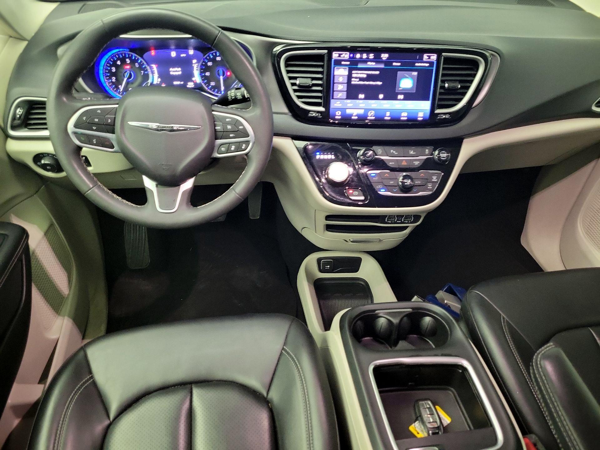 Thumbnail: 2023 Chrysler Pacifica - 9