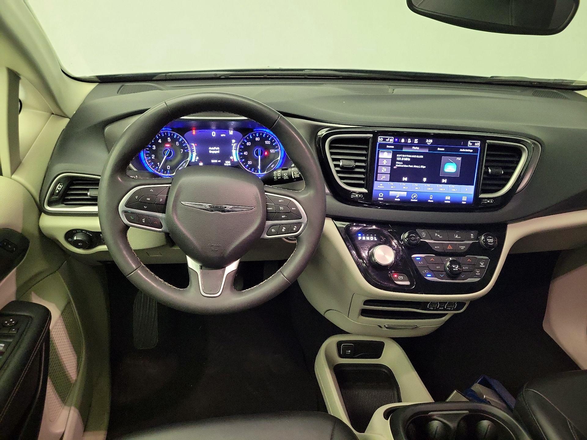 Thumbnail: 2023 Chrysler Pacifica - 10