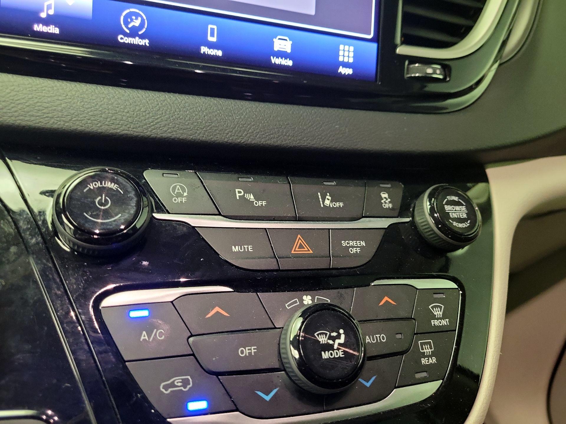 Thumbnail: 2023 Chrysler Pacifica - 16