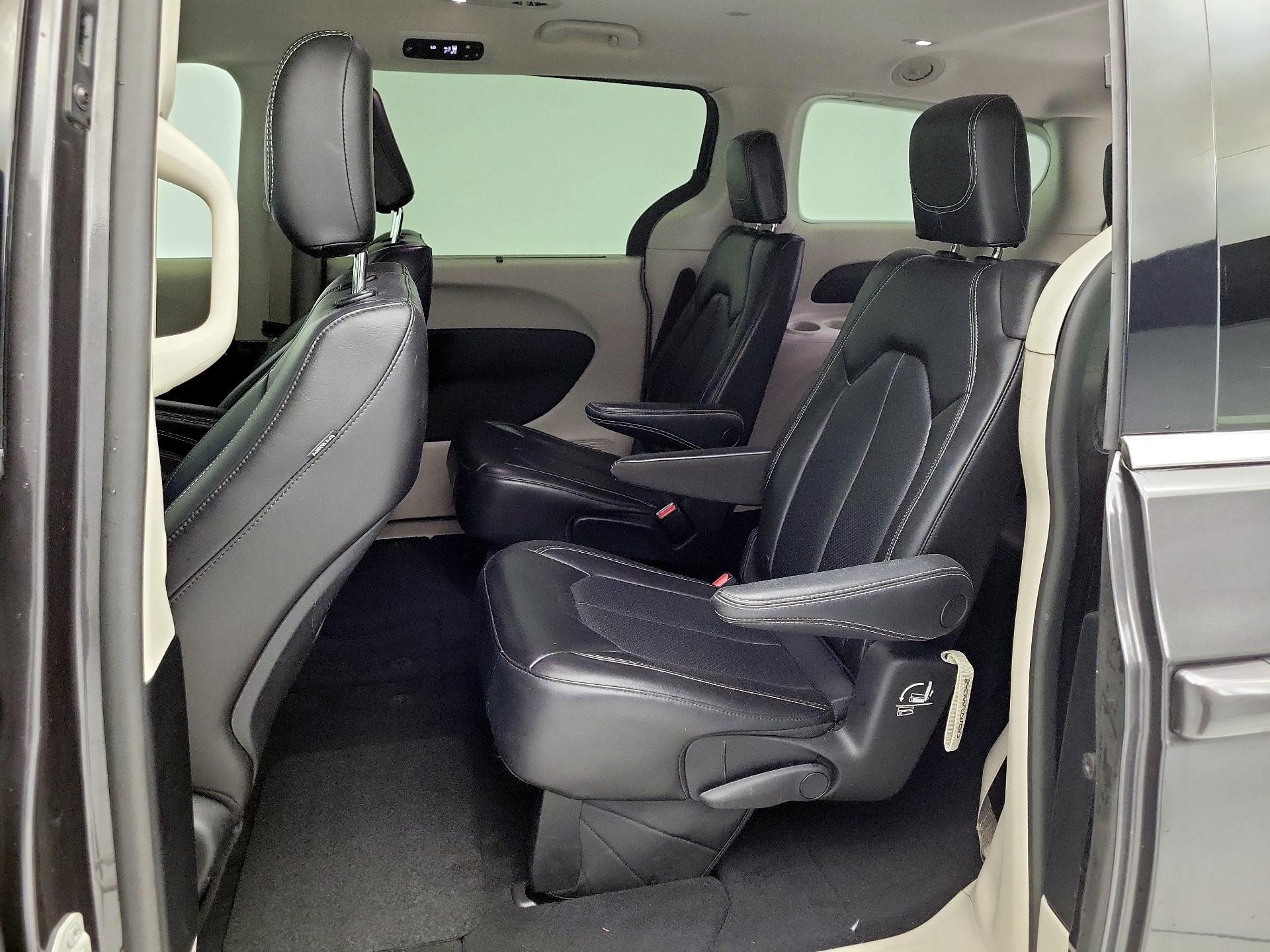 Thumbnail: 2023 Chrysler Pacifica - 19