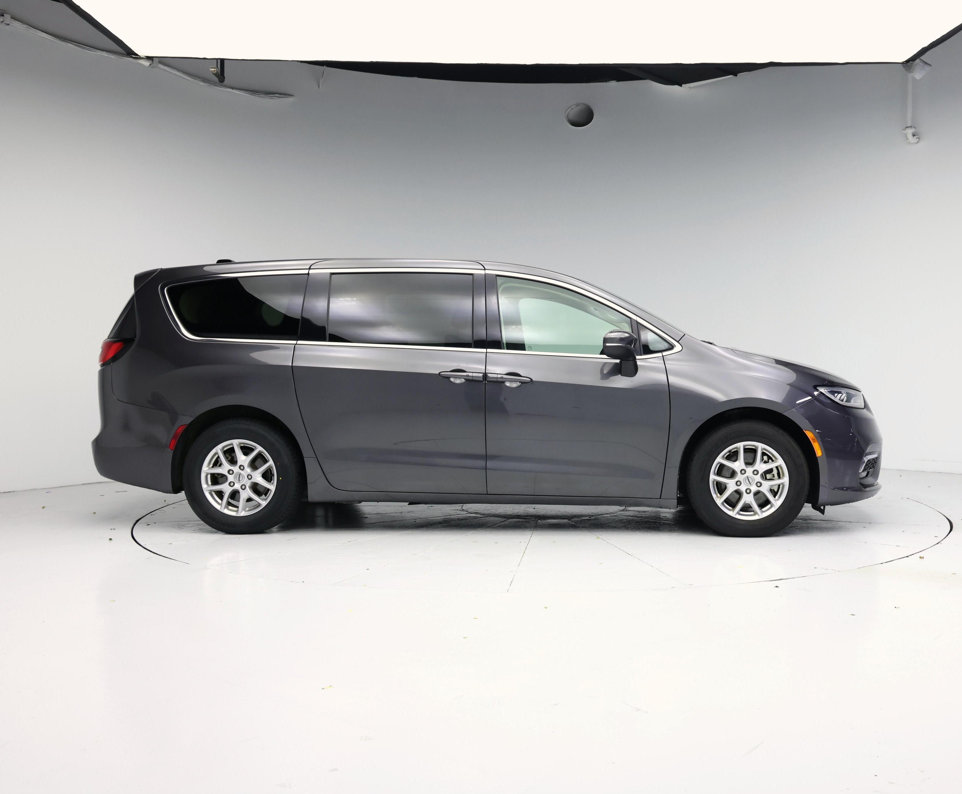 Thumbnail: 2023 Chrysler Pacifica - 7