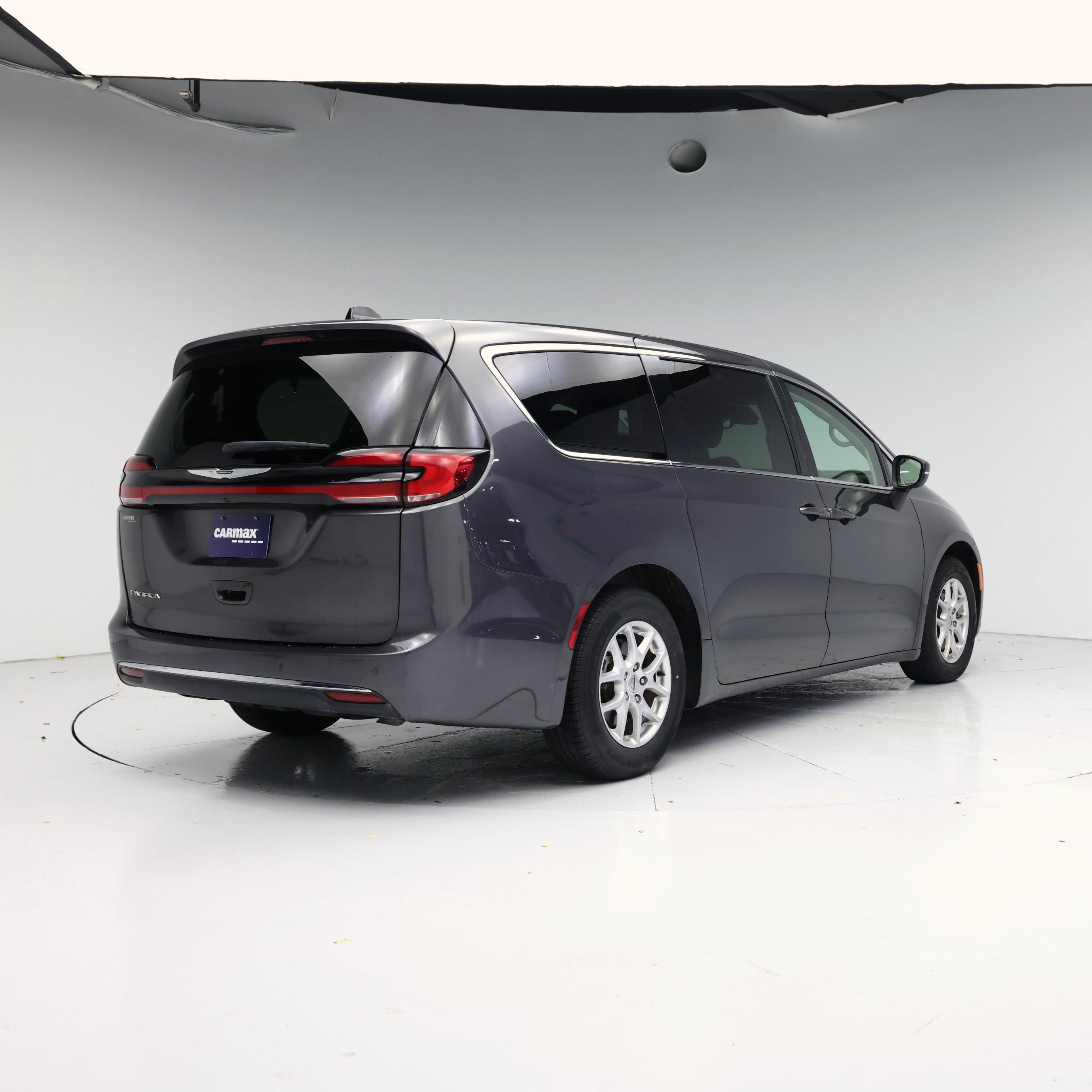 Thumbnail: 2023 Chrysler Pacifica - 8