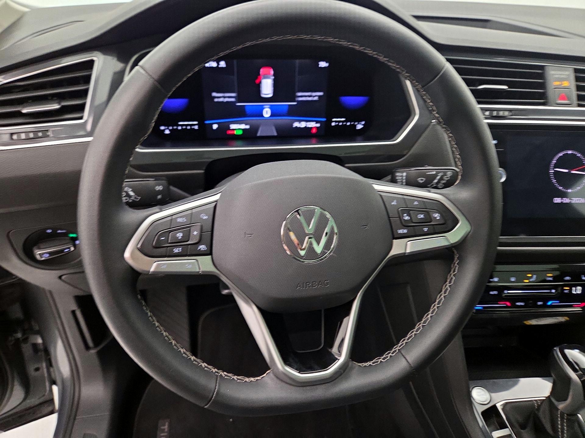 Thumbnail: 2022 Volkswagen Tiguan - 10