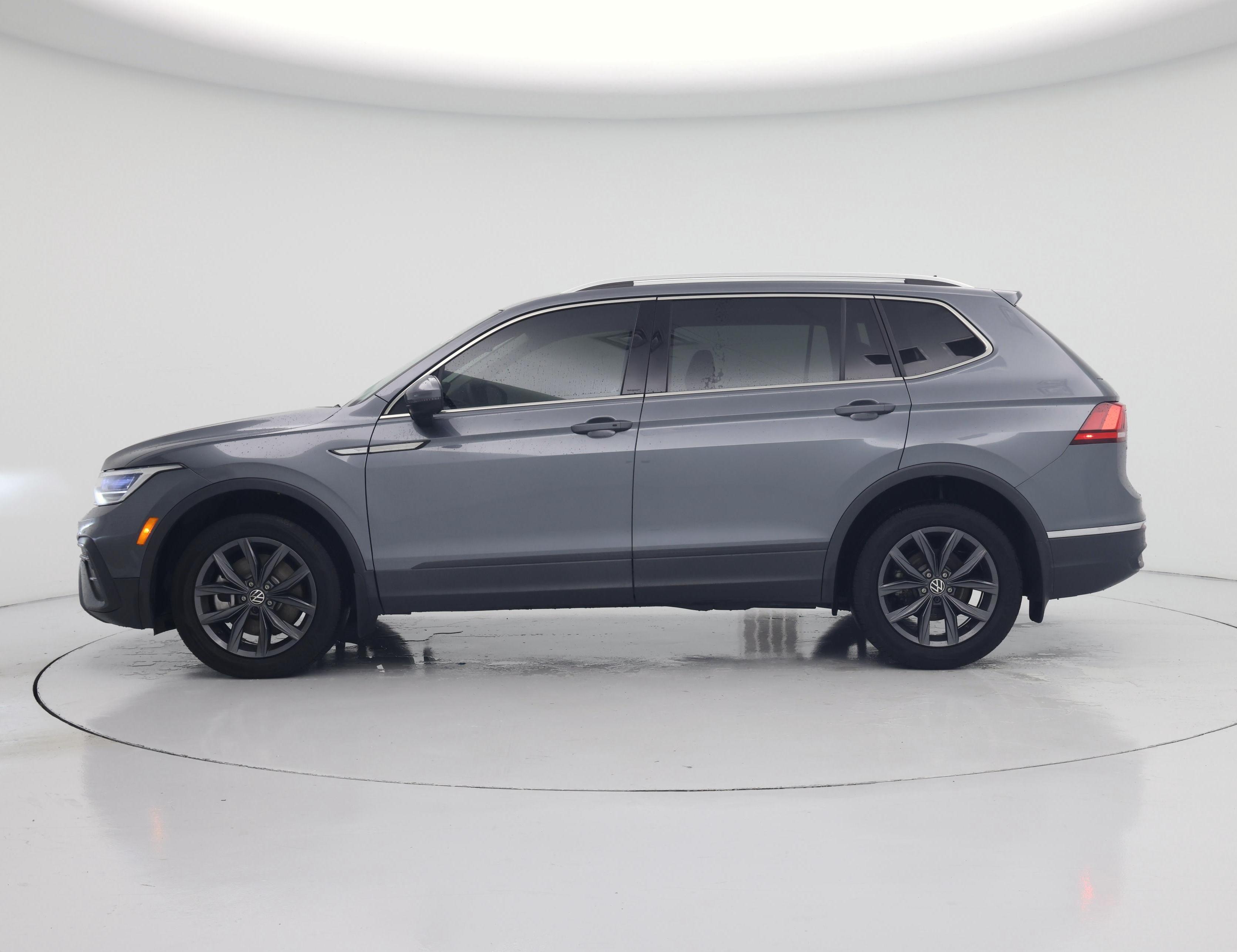 Thumbnail: 2022 Volkswagen Tiguan - 3