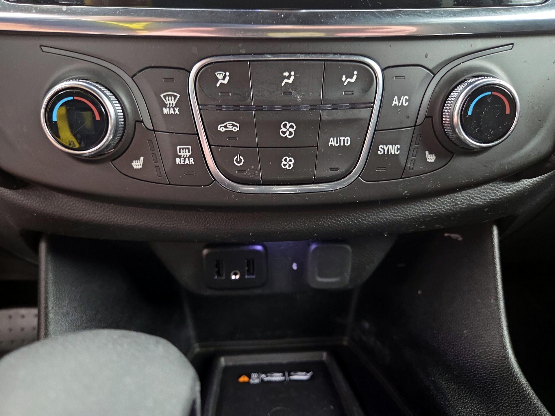 Thumbnail: 2023 Chevrolet Traverse - 16
