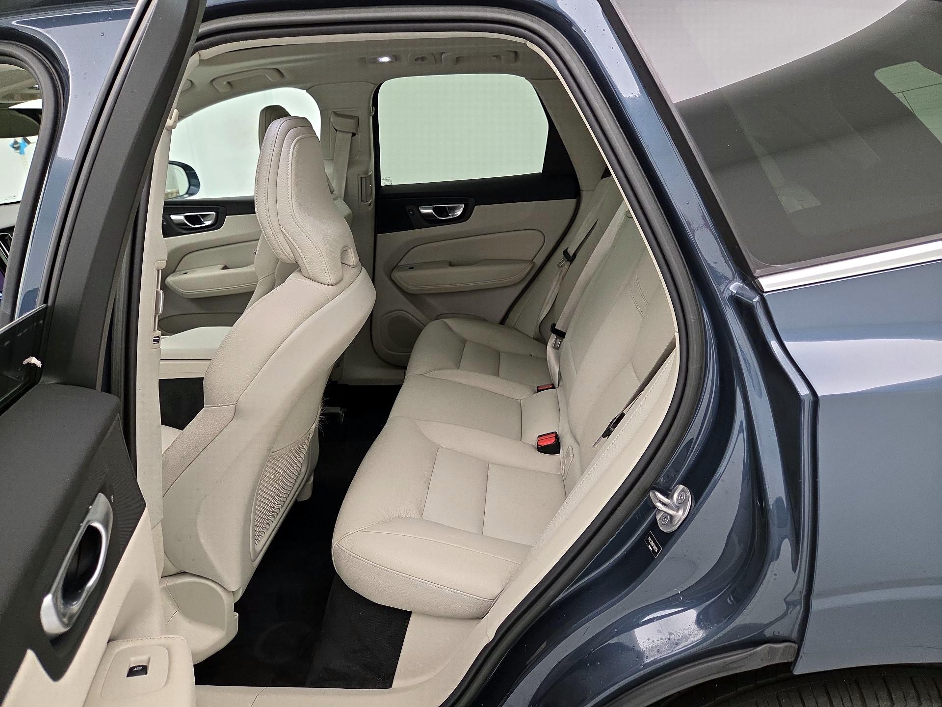 Thumbnail: 2023 Volvo XC60 - 20