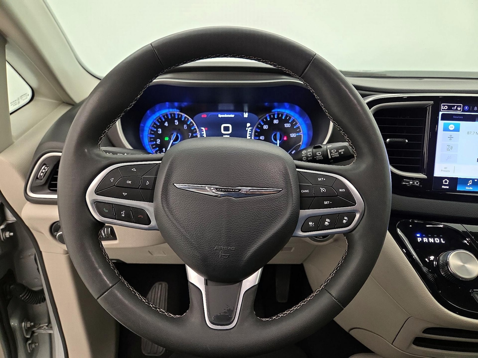 2024 Chrysler Pacifica Touring L - Photo 11