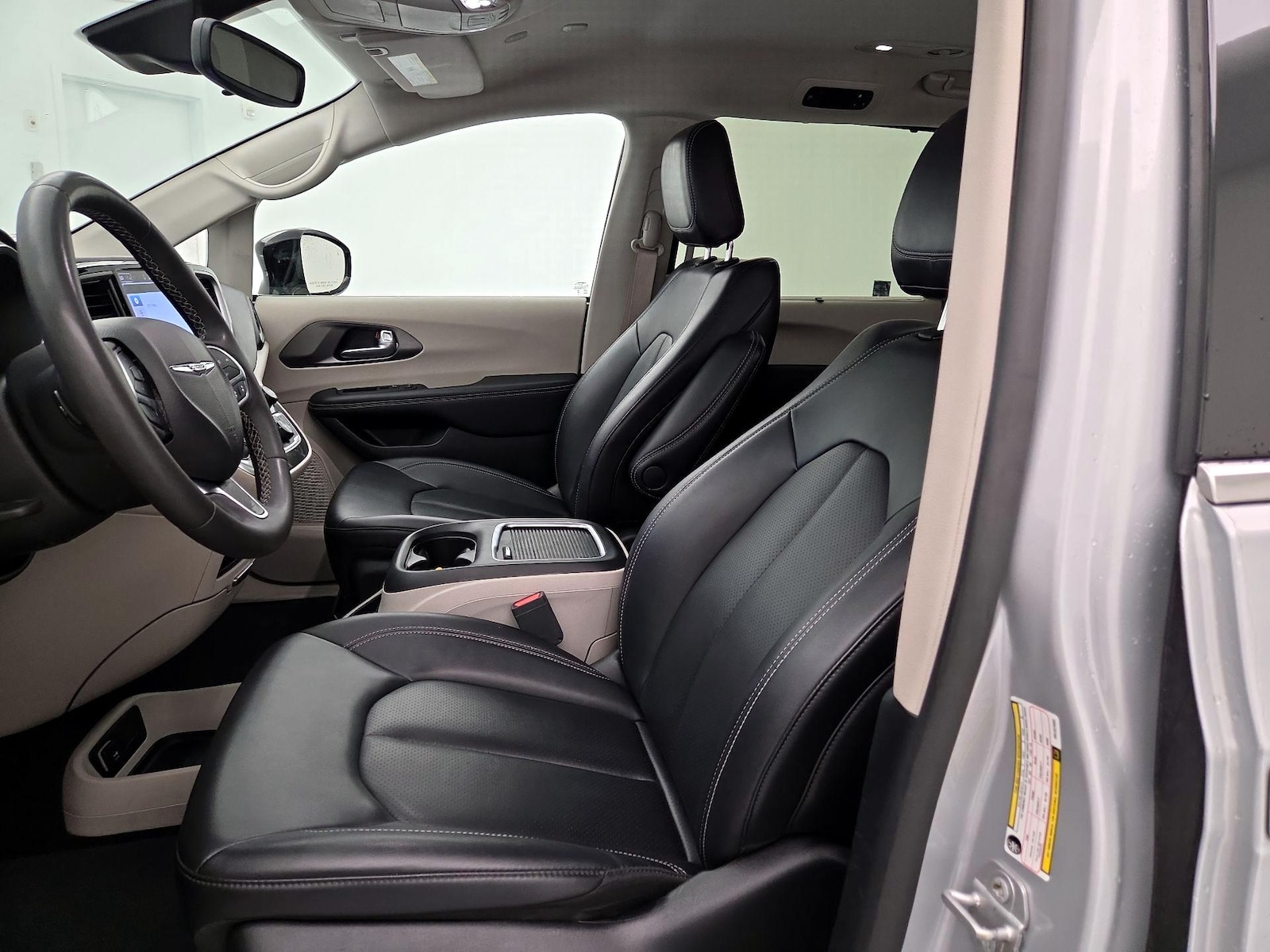 2024 Chrysler Pacifica Touring L - Photo 12