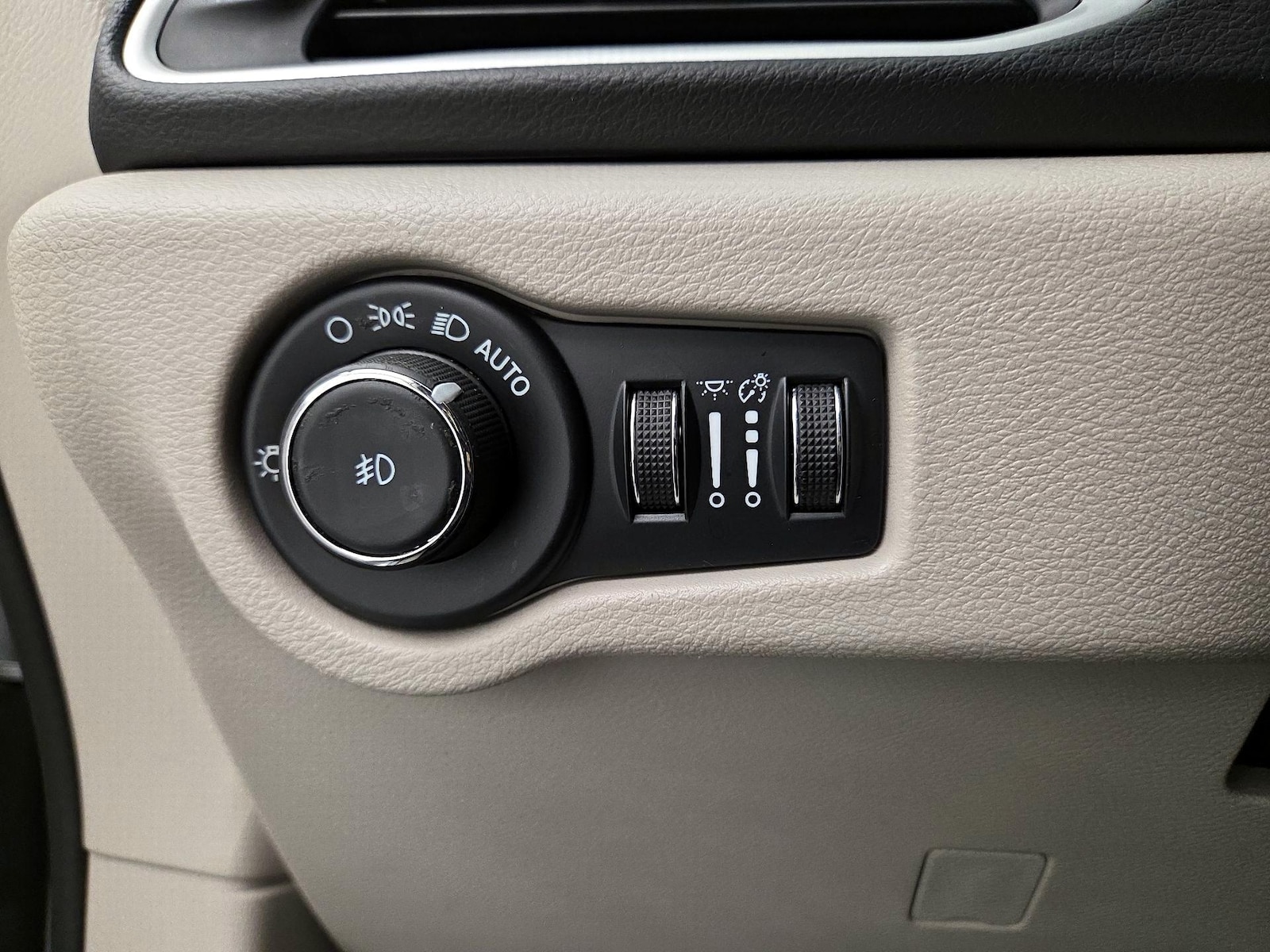 2024 Chrysler Pacifica Touring L - Photo 14