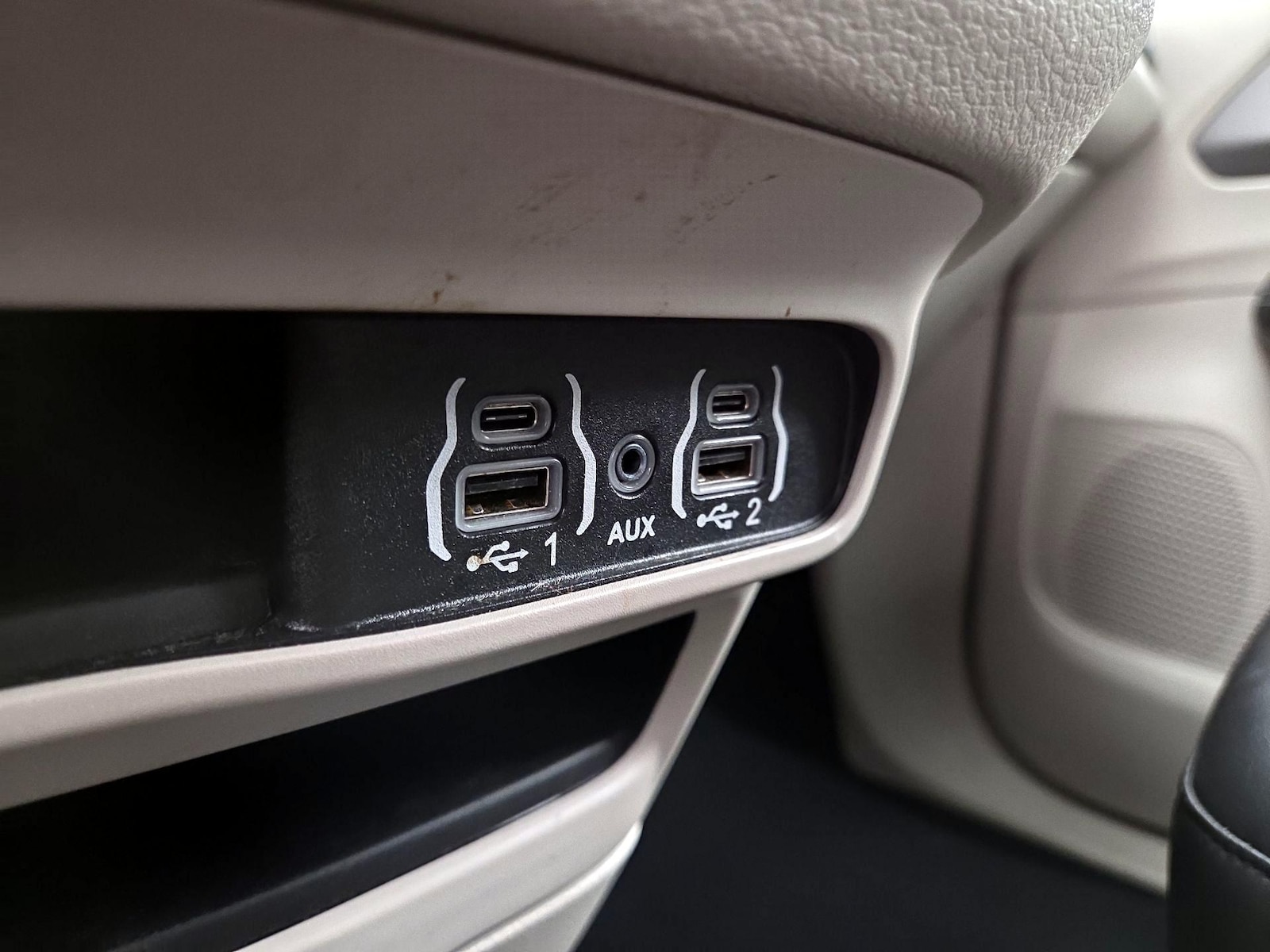 2024 Chrysler Pacifica Touring L - Photo 19