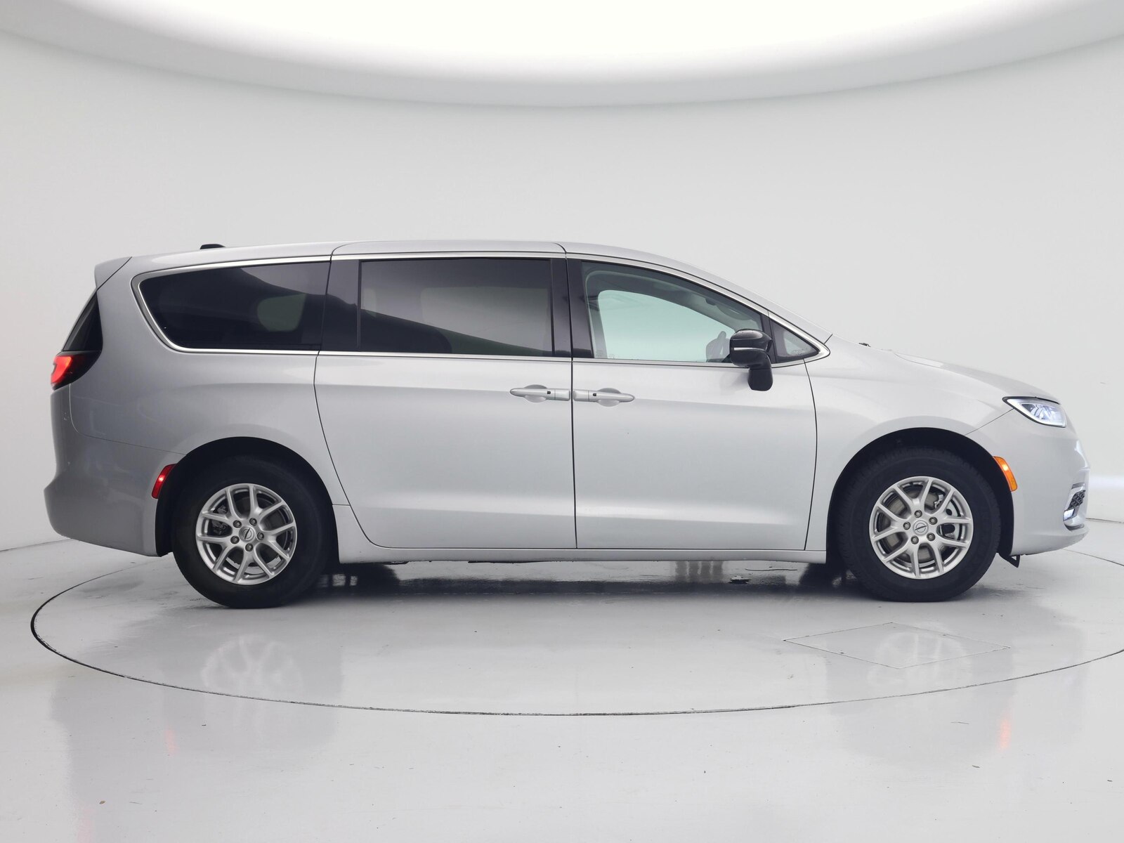 2024 Chrysler Pacifica Touring L - Photo 8