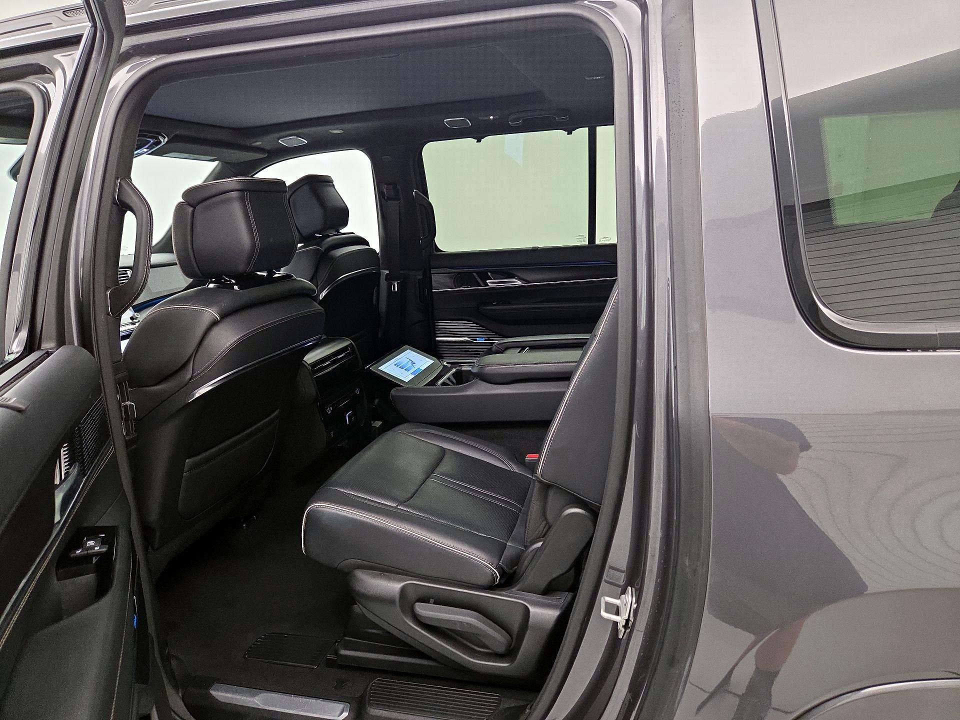 Thumbnail: 2024 Jeep Grand Wagoneer L - 20