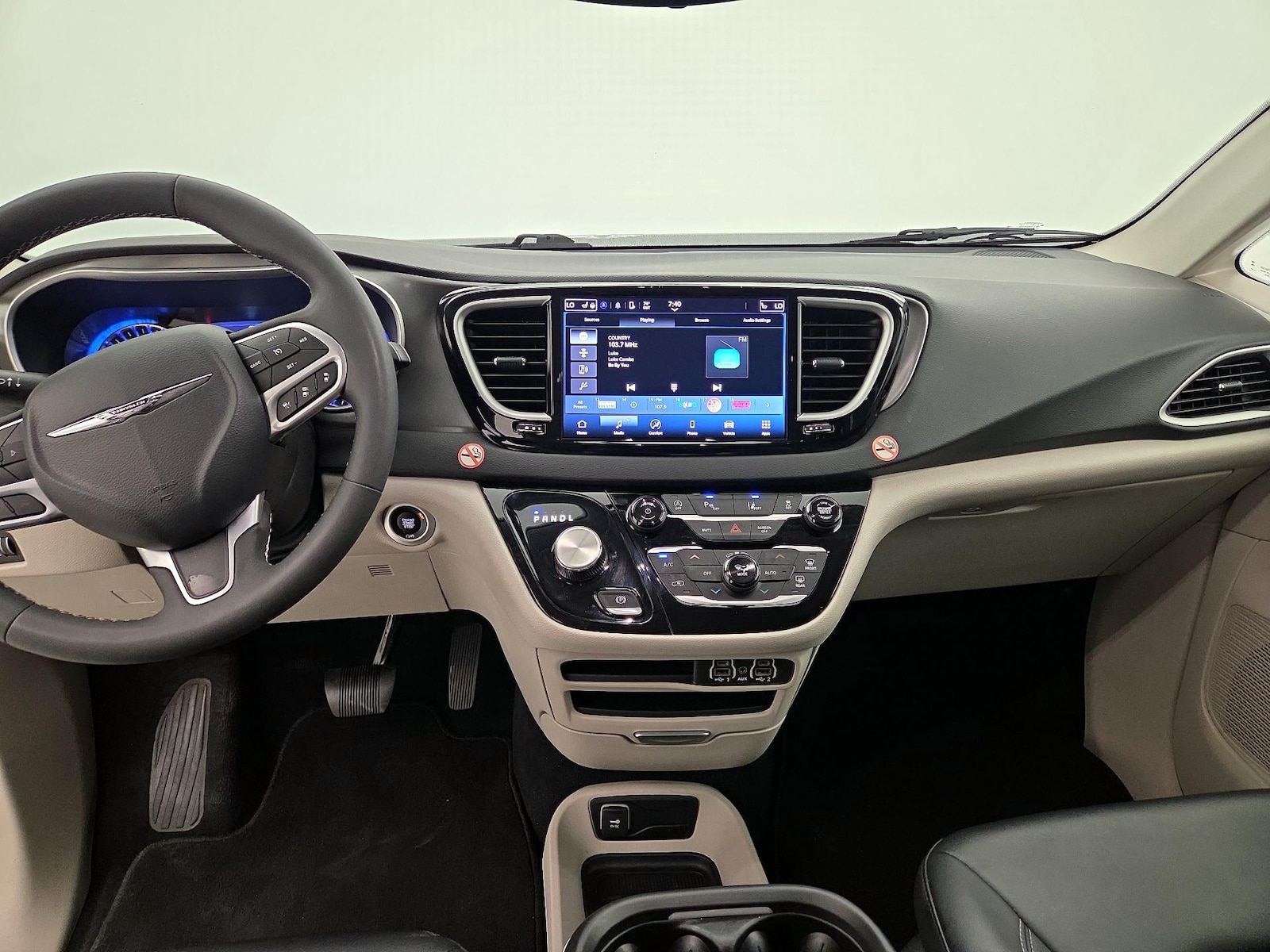 2024 Chrysler Pacifica Touring L - Photo 10