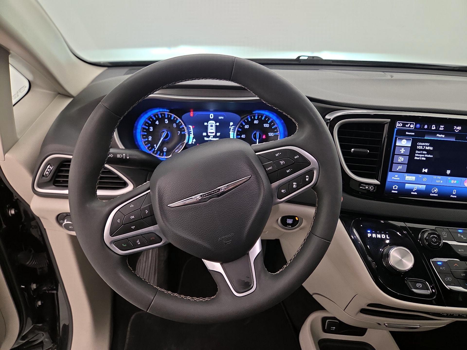 Thumbnail: 2024 Chrysler Pacifica - 10