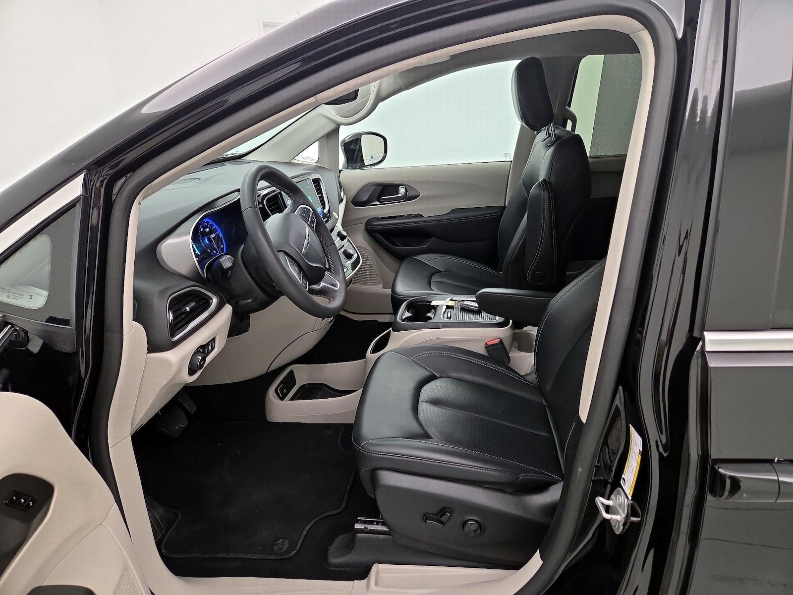 2024 Chrysler Pacifica Touring L - Photo 12