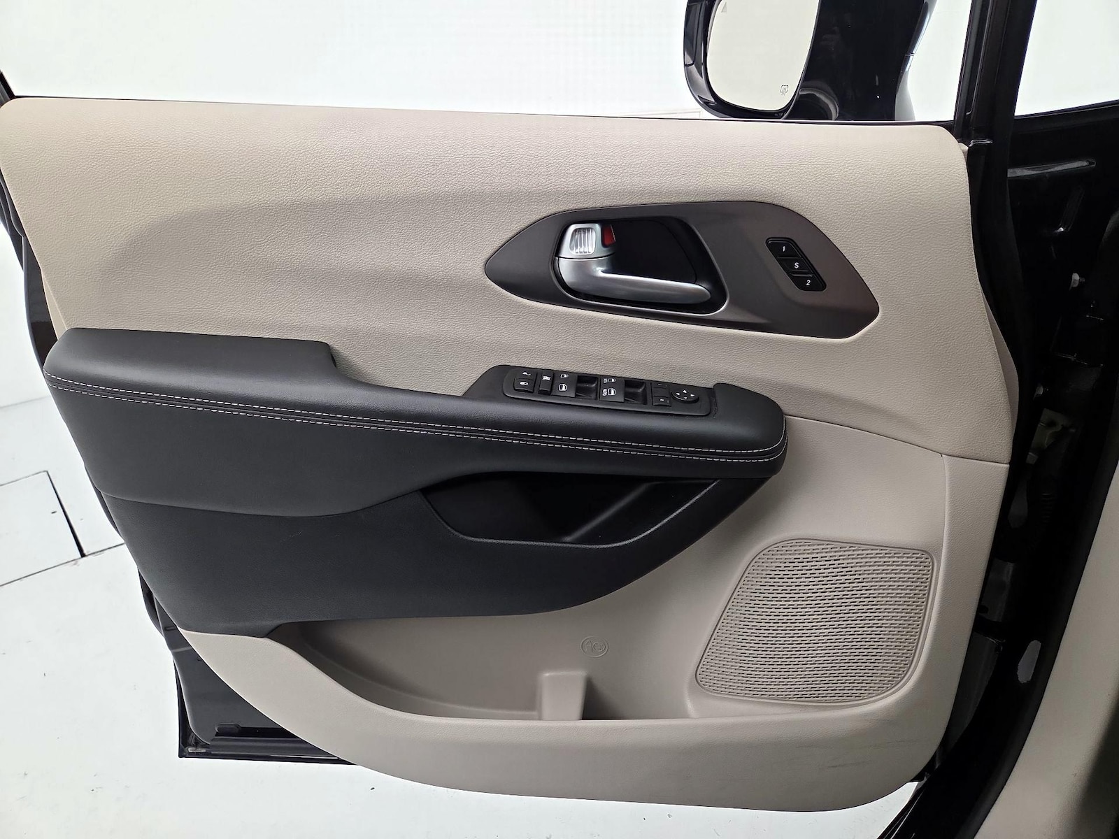 2024 Chrysler Pacifica Touring L - Photo 13
