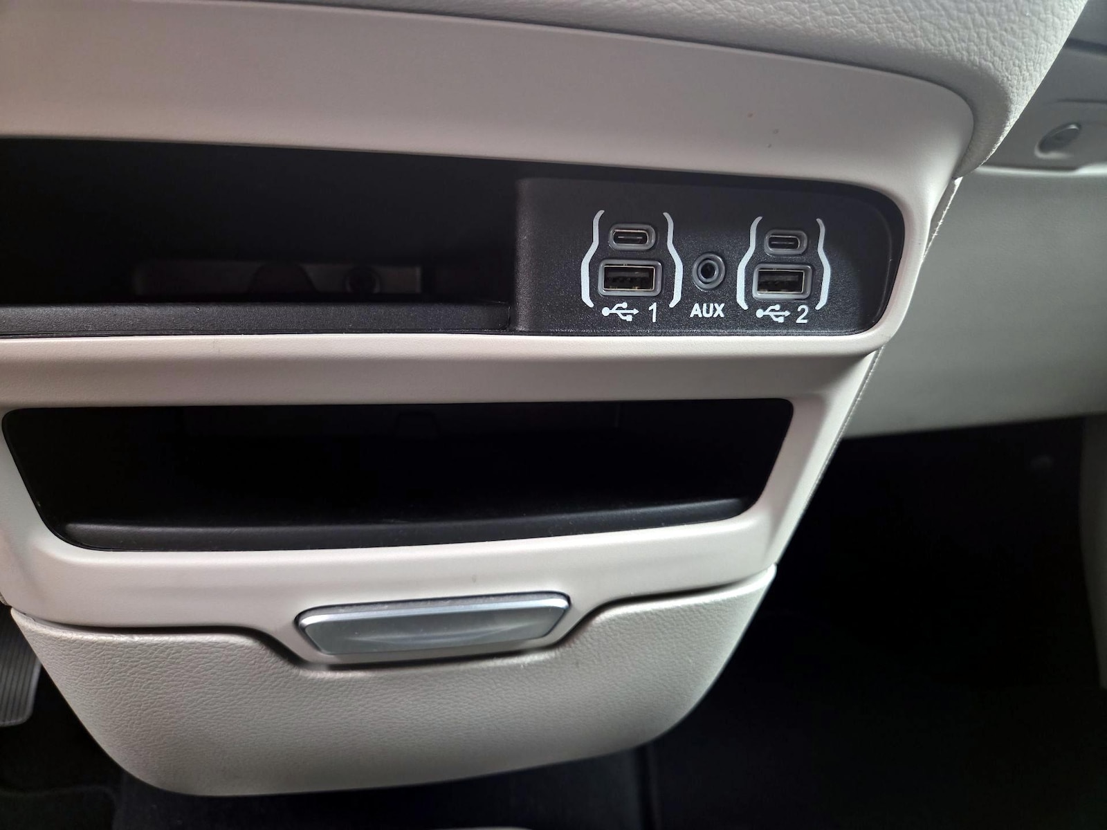 2024 Chrysler Pacifica Touring L - Photo 19