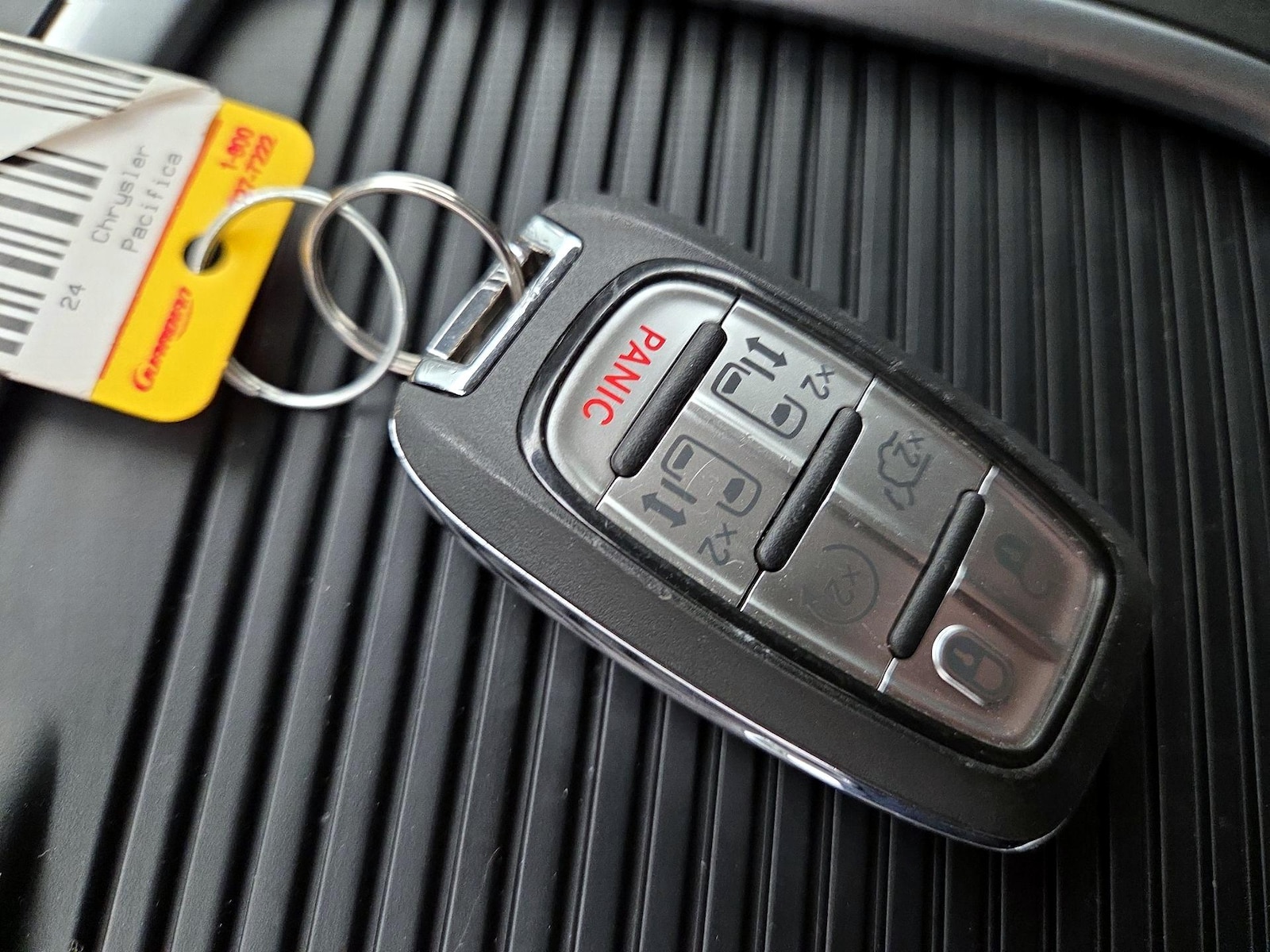 2024 Chrysler Pacifica Touring L - Photo 24