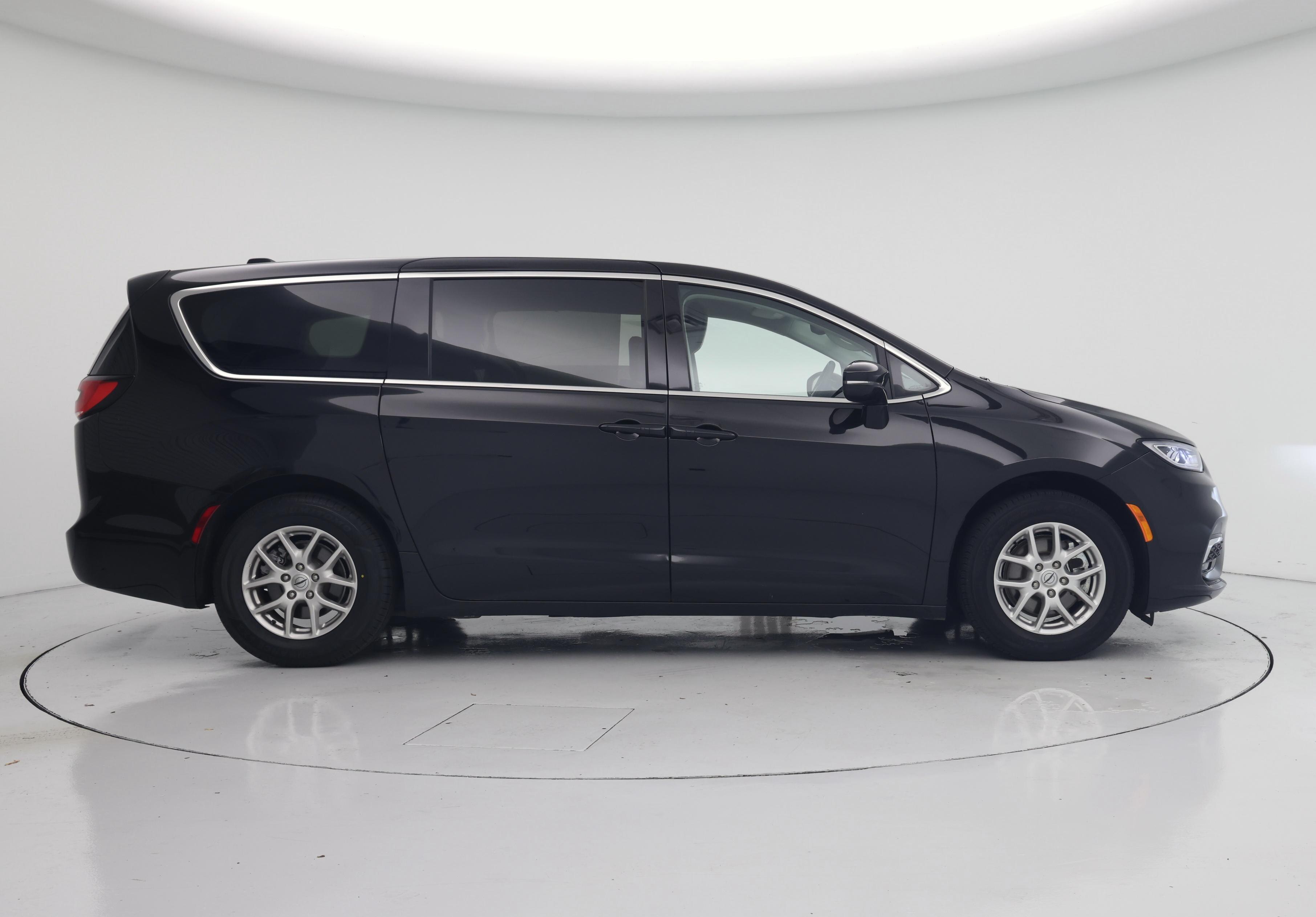 Thumbnail: 2024 Chrysler Pacifica - 7