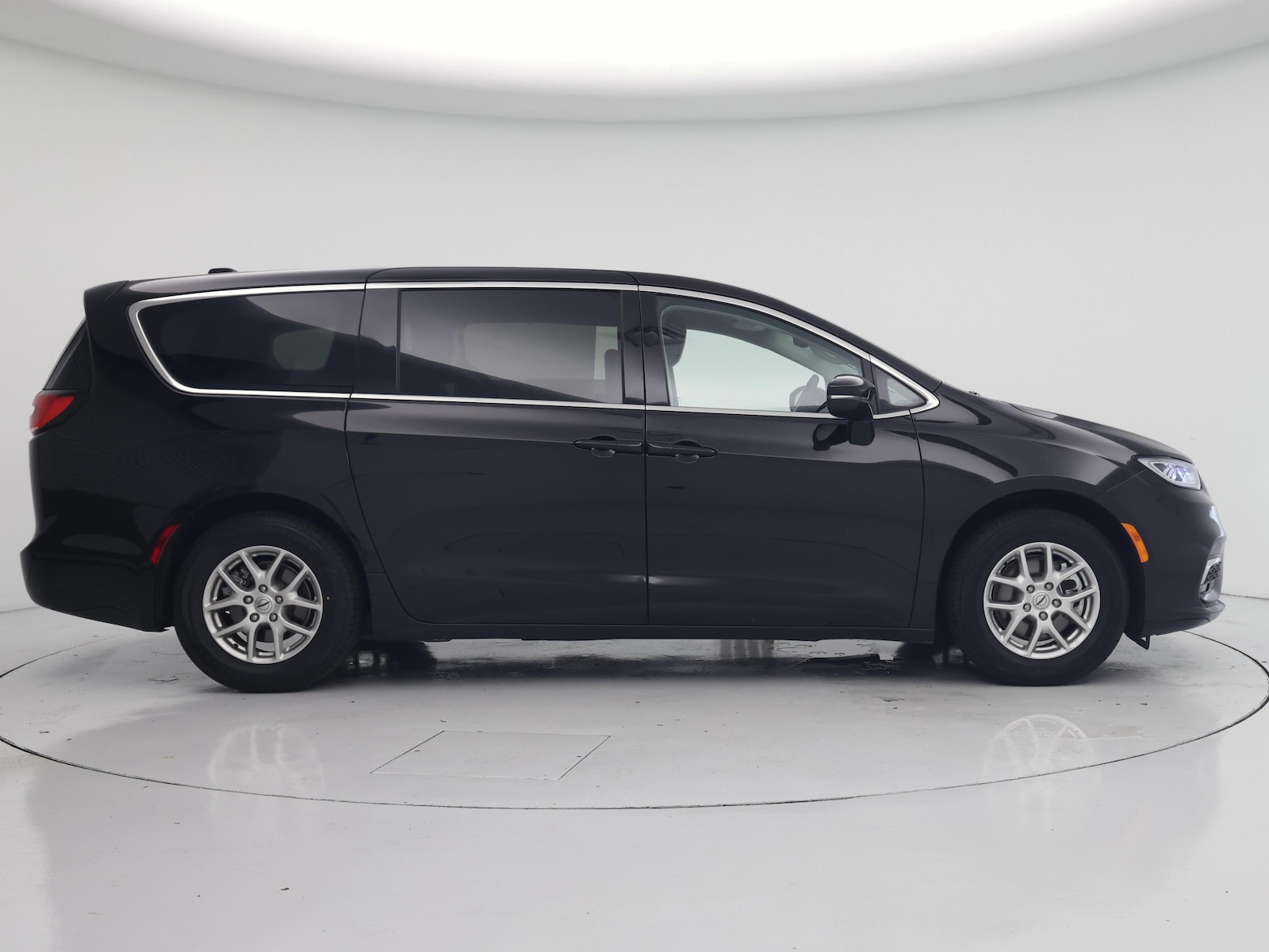 2024 Chrysler Pacifica Touring L - Photo 8