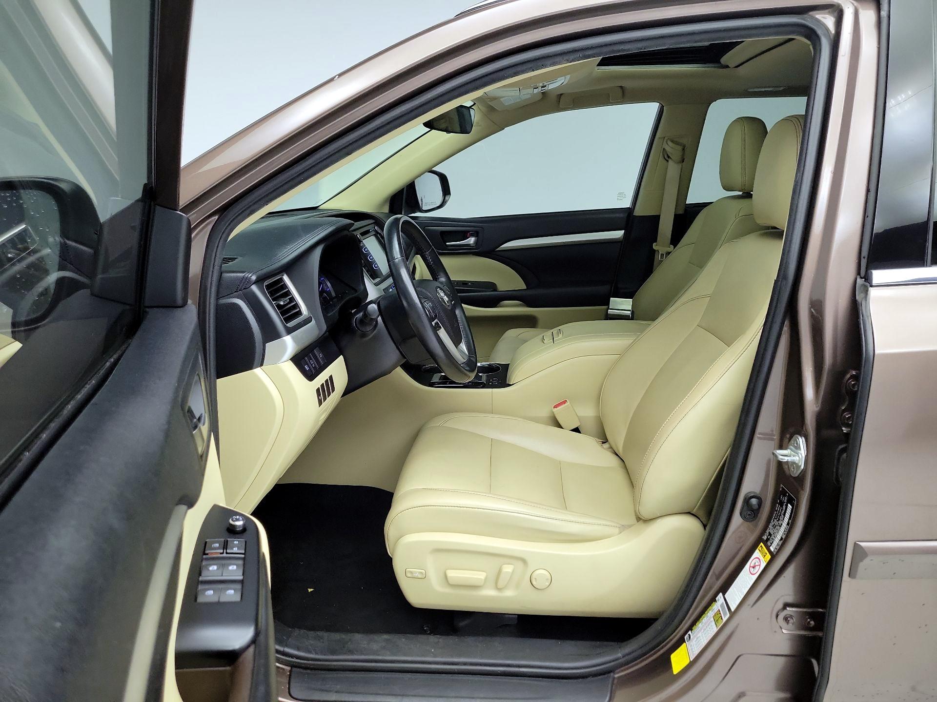 Thumbnail: 2019 Toyota Highlander - 11