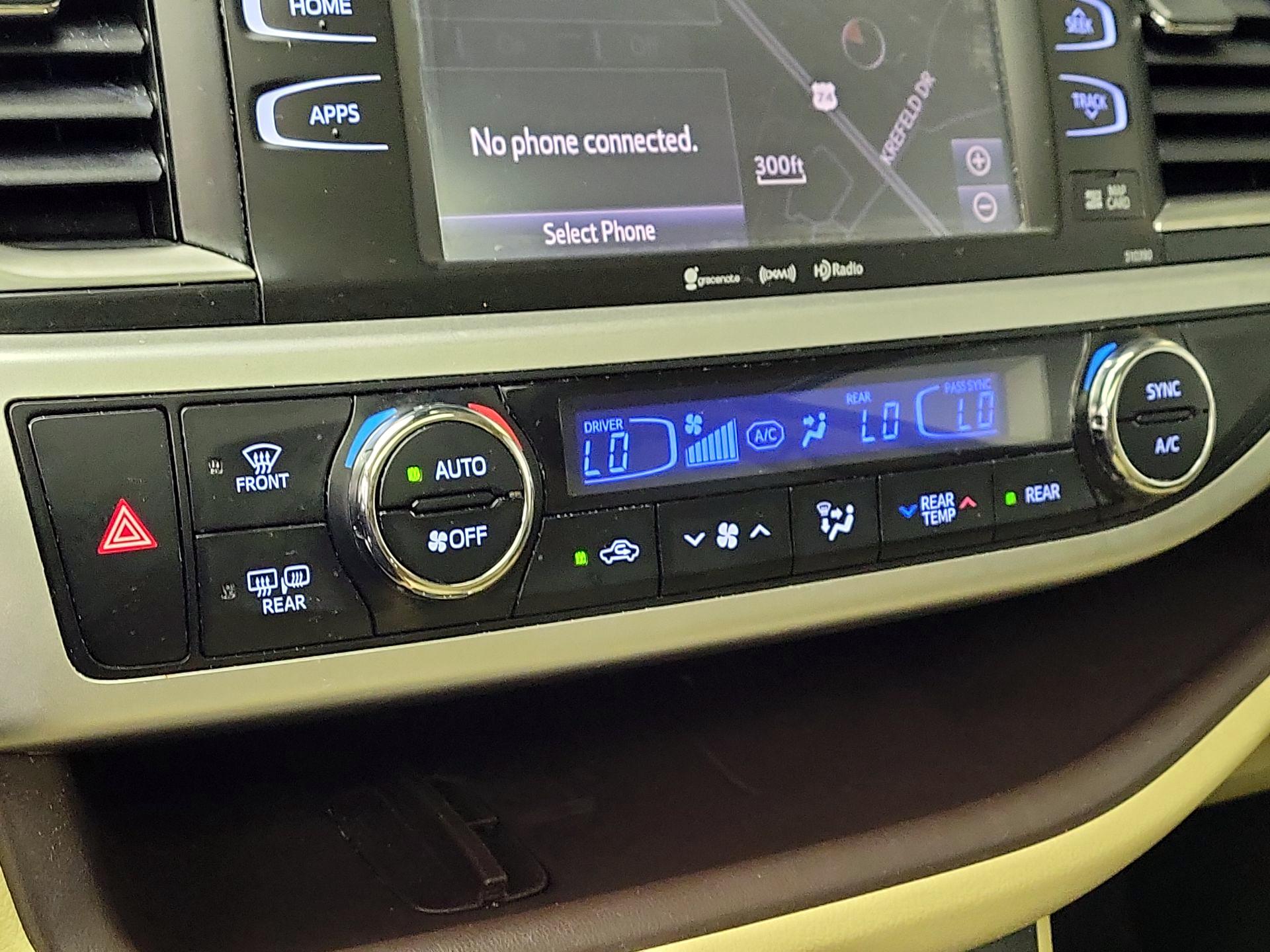 Thumbnail: 2019 Toyota Highlander - 16