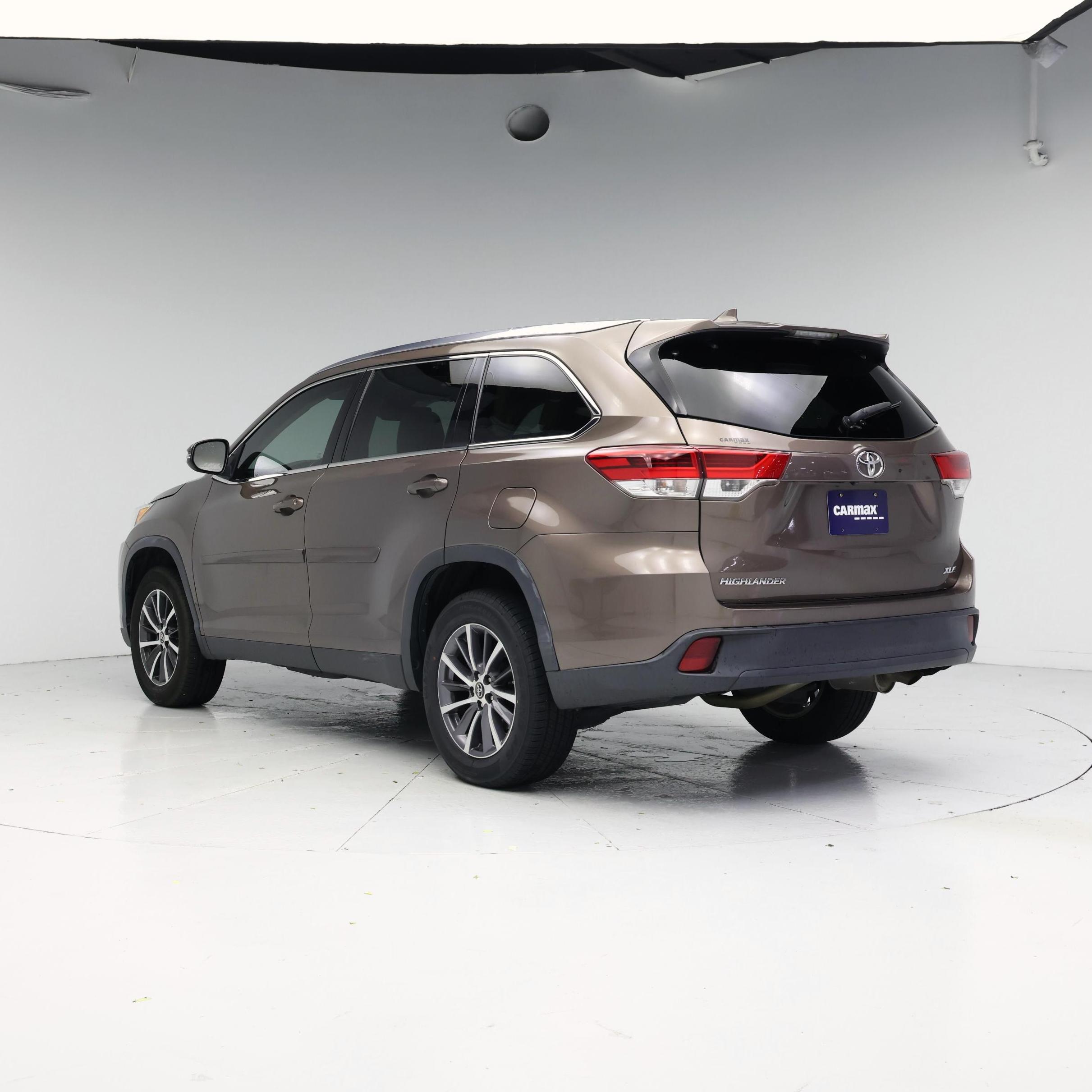 Thumbnail: 2019 Toyota Highlander - 2