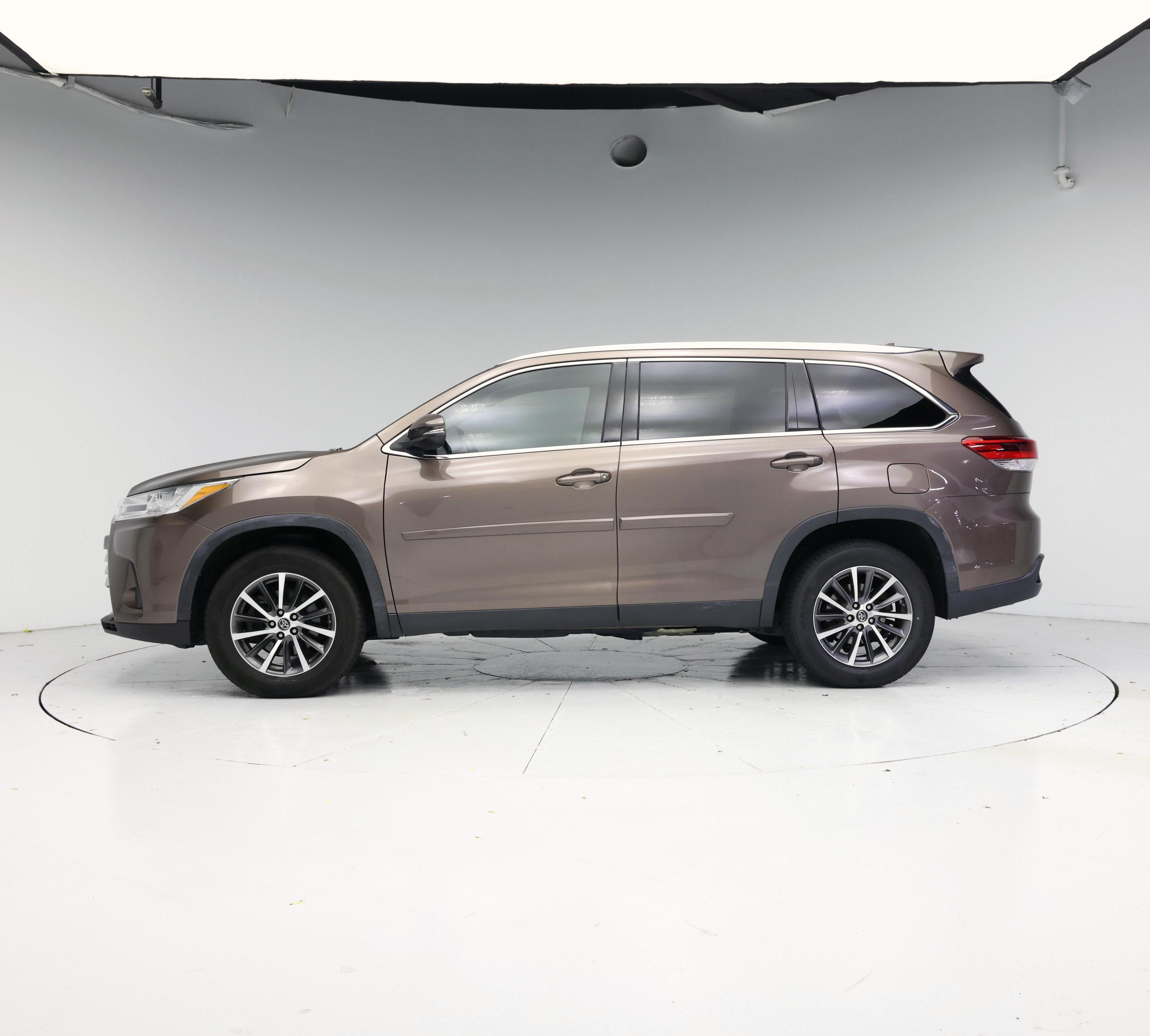 Thumbnail: 2019 Toyota Highlander - 3