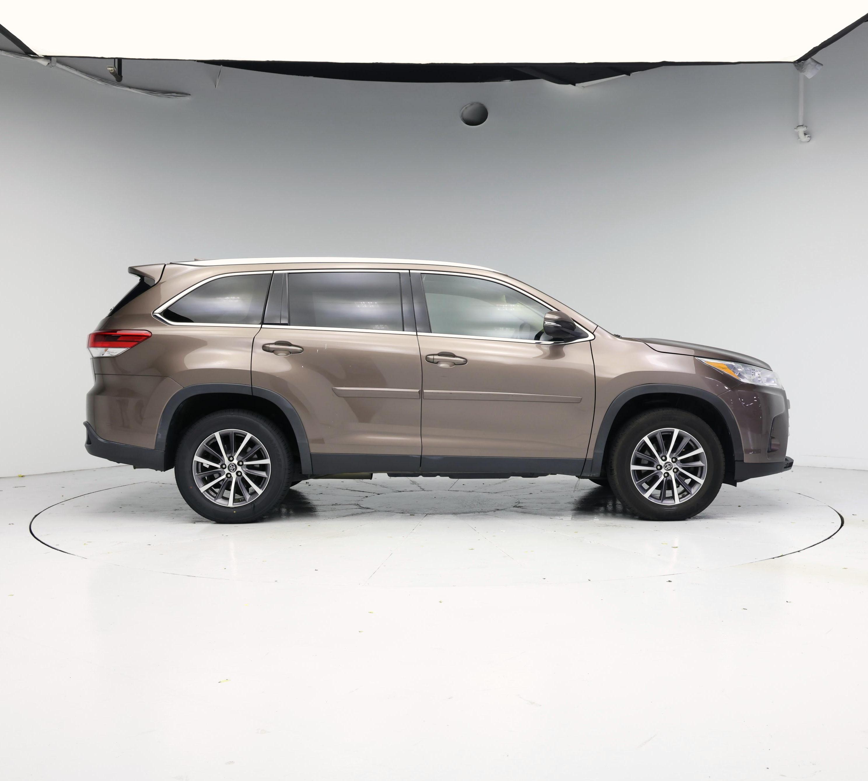 Thumbnail: 2019 Toyota Highlander - 7