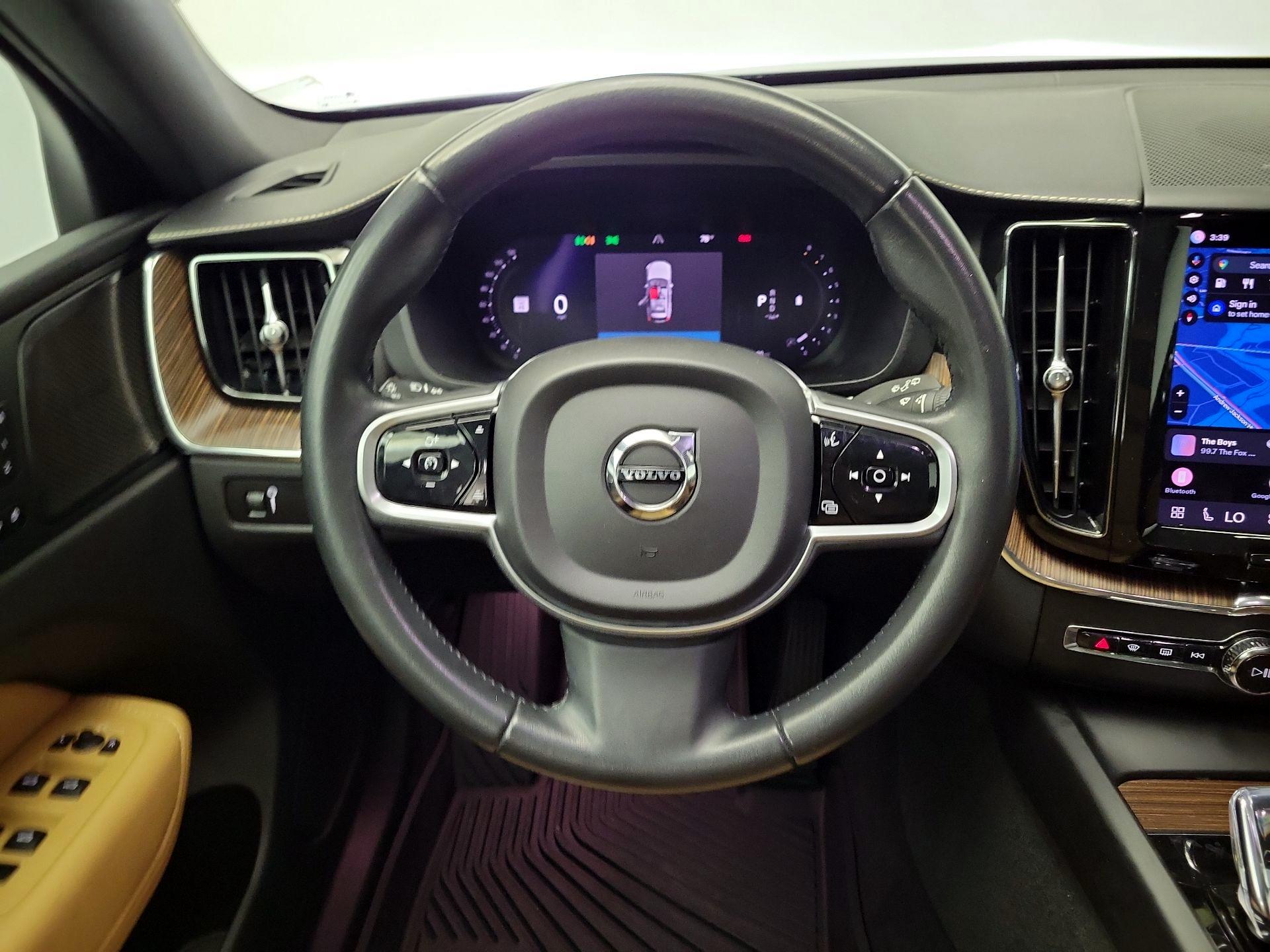 Thumbnail: 2022 Volvo XC60 - 10