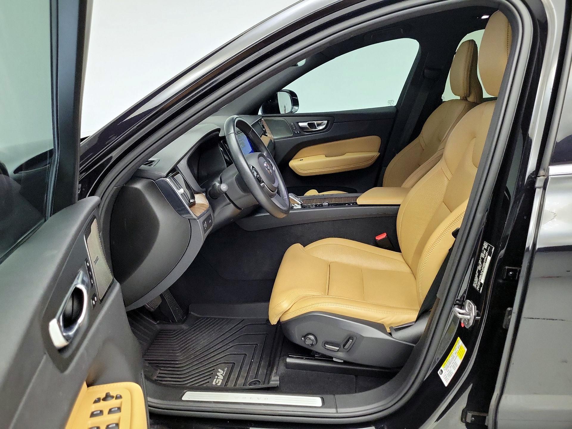 Thumbnail: 2022 Volvo XC60 - 11