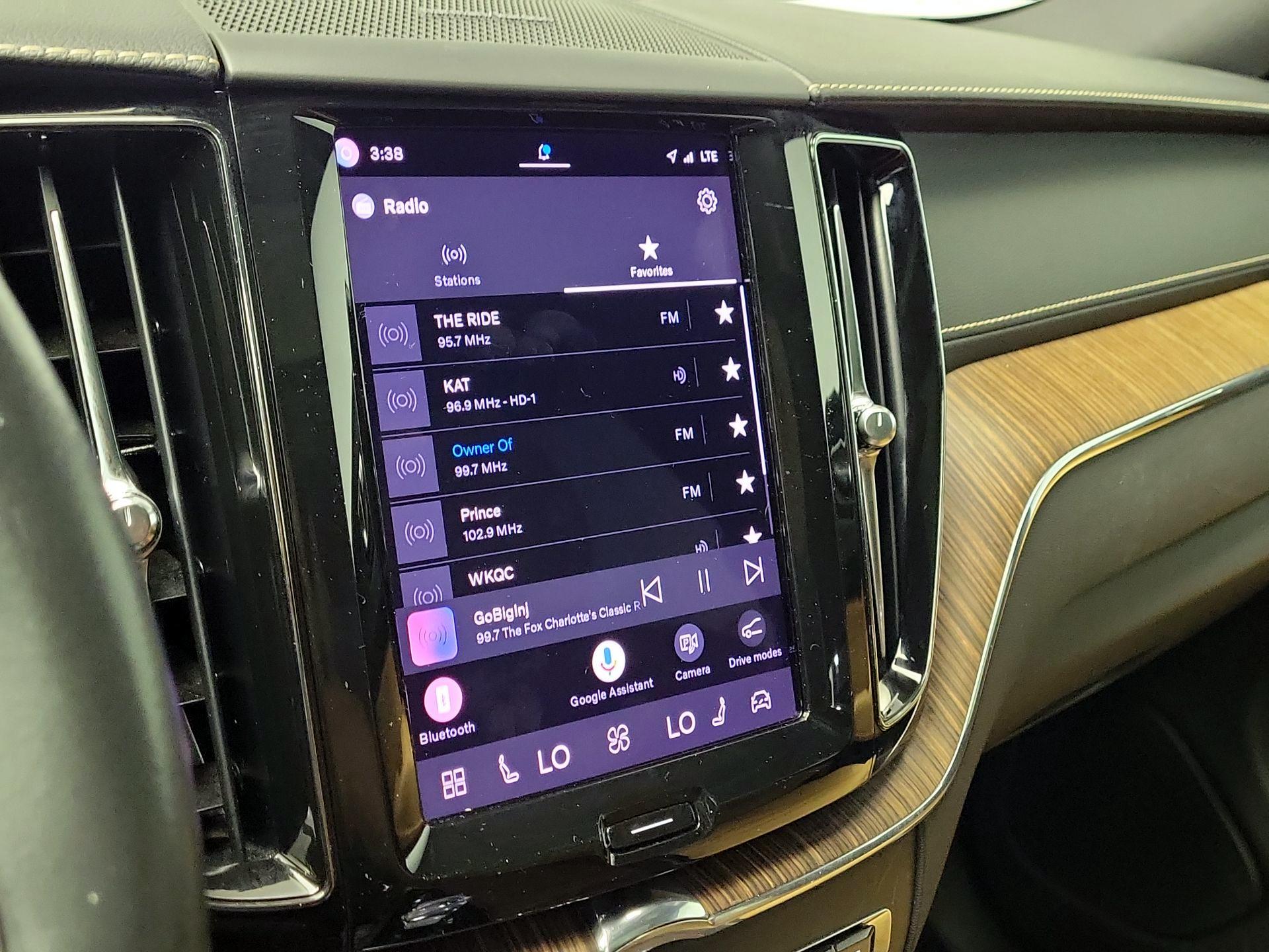 Thumbnail: 2022 Volvo XC60 - 16