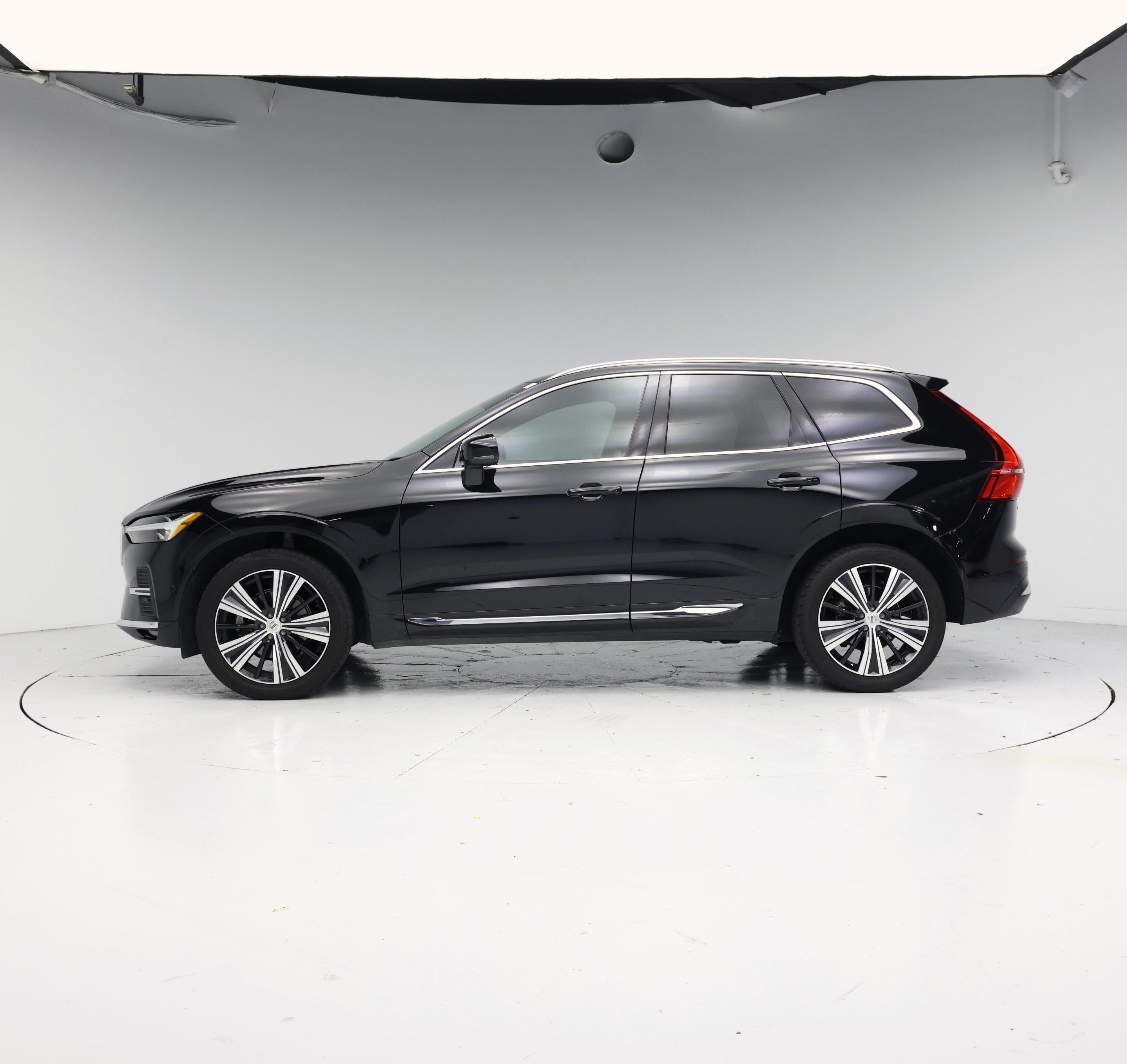 Thumbnail: 2022 Volvo XC60 - 3