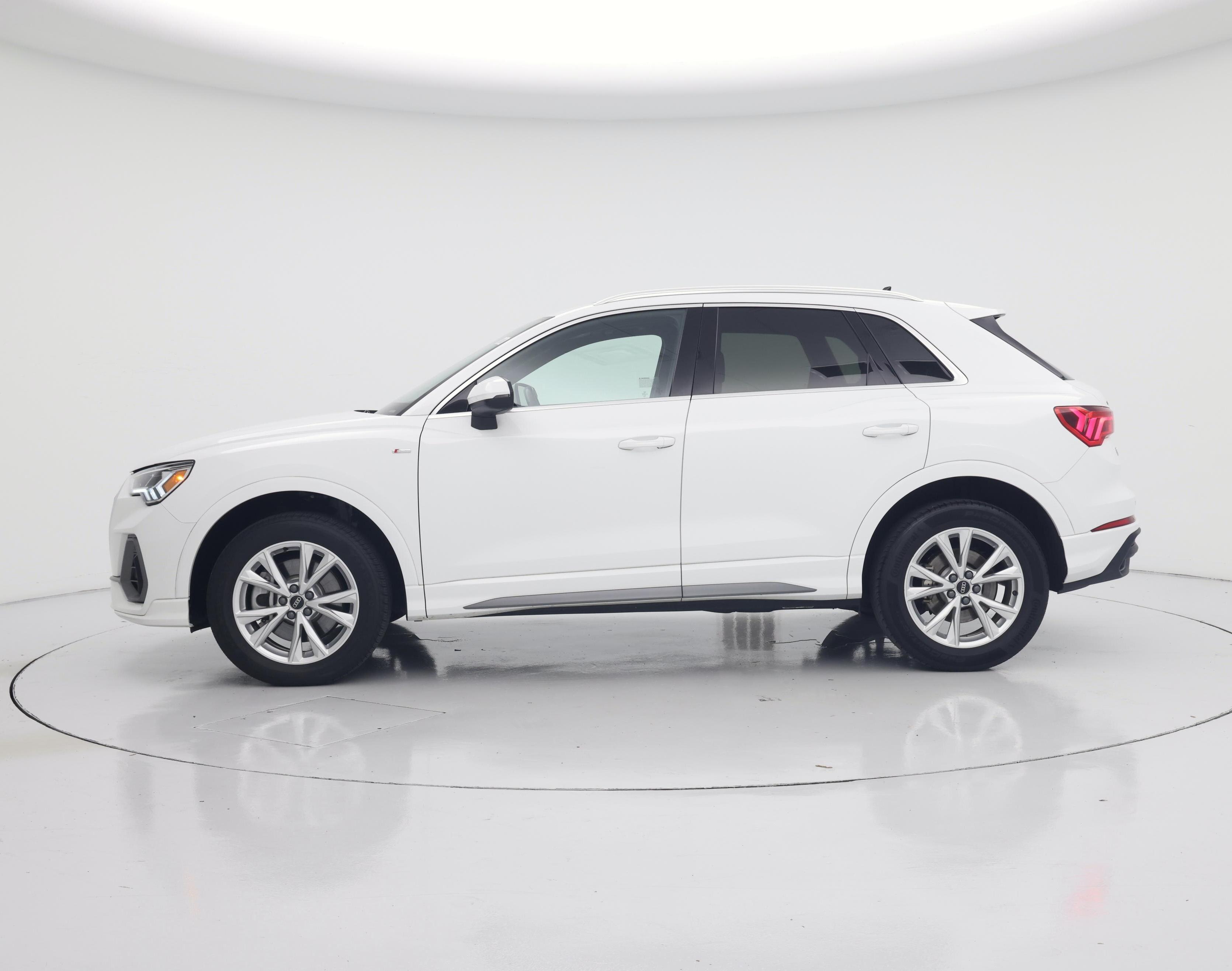Thumbnail: 2024 Audi Q3 - 3