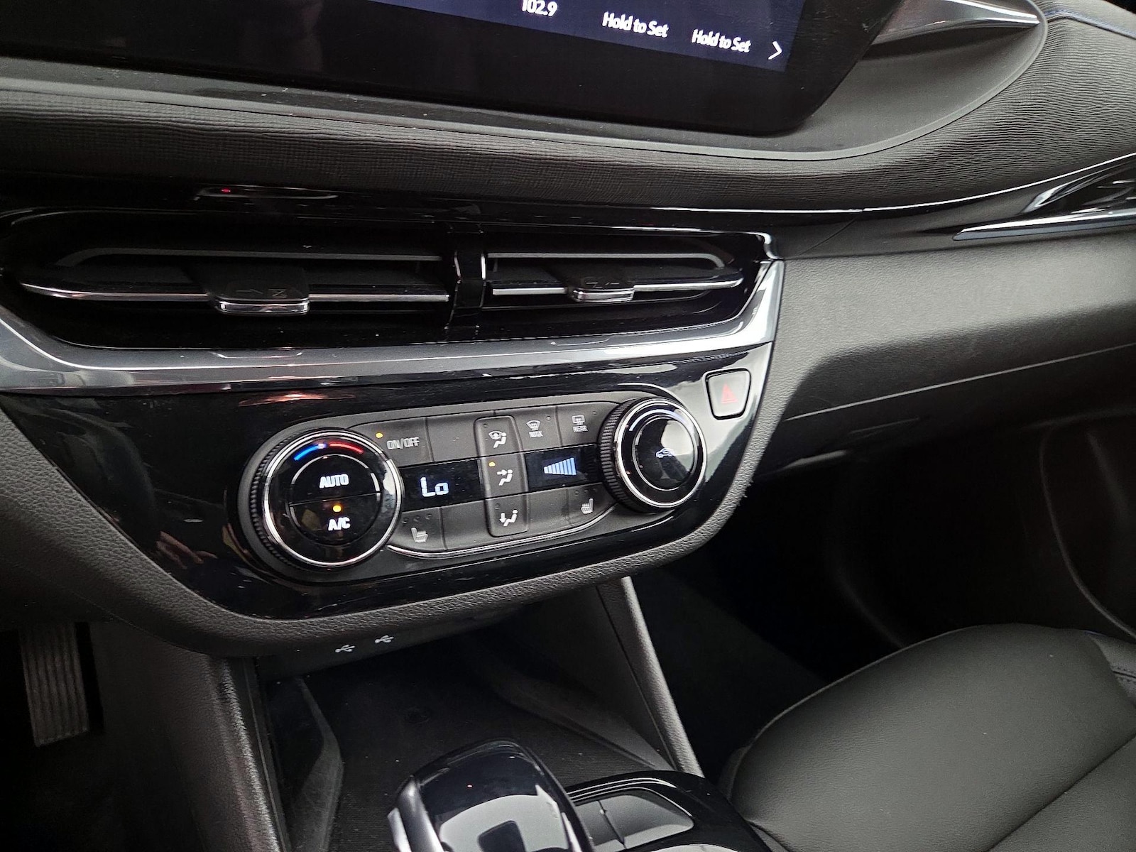 2025 Buick Envista Sport Touring - Photo 17