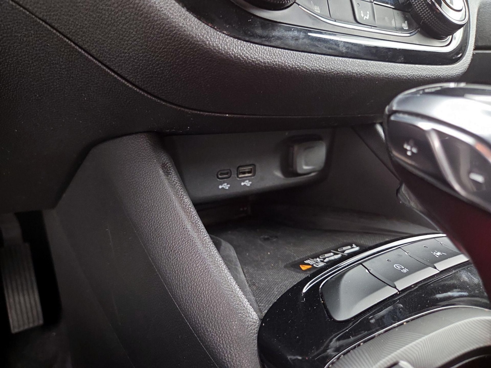 2025 Buick Envista Sport Touring - Photo 19