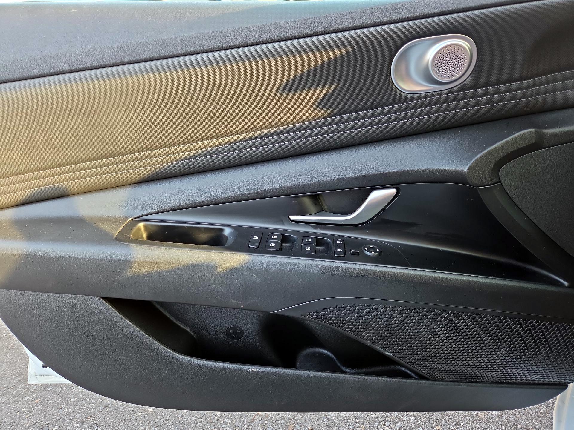 Thumbnail: 2022 Hyundai Elantra - 12