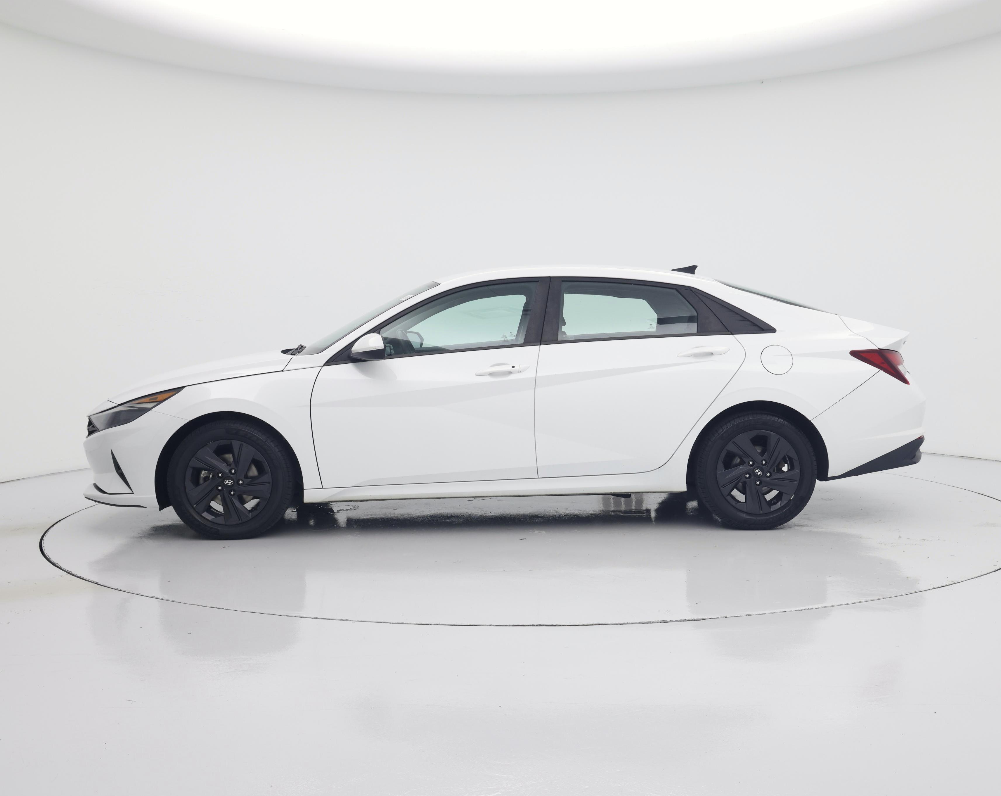 Thumbnail: 2022 Hyundai Elantra - 3