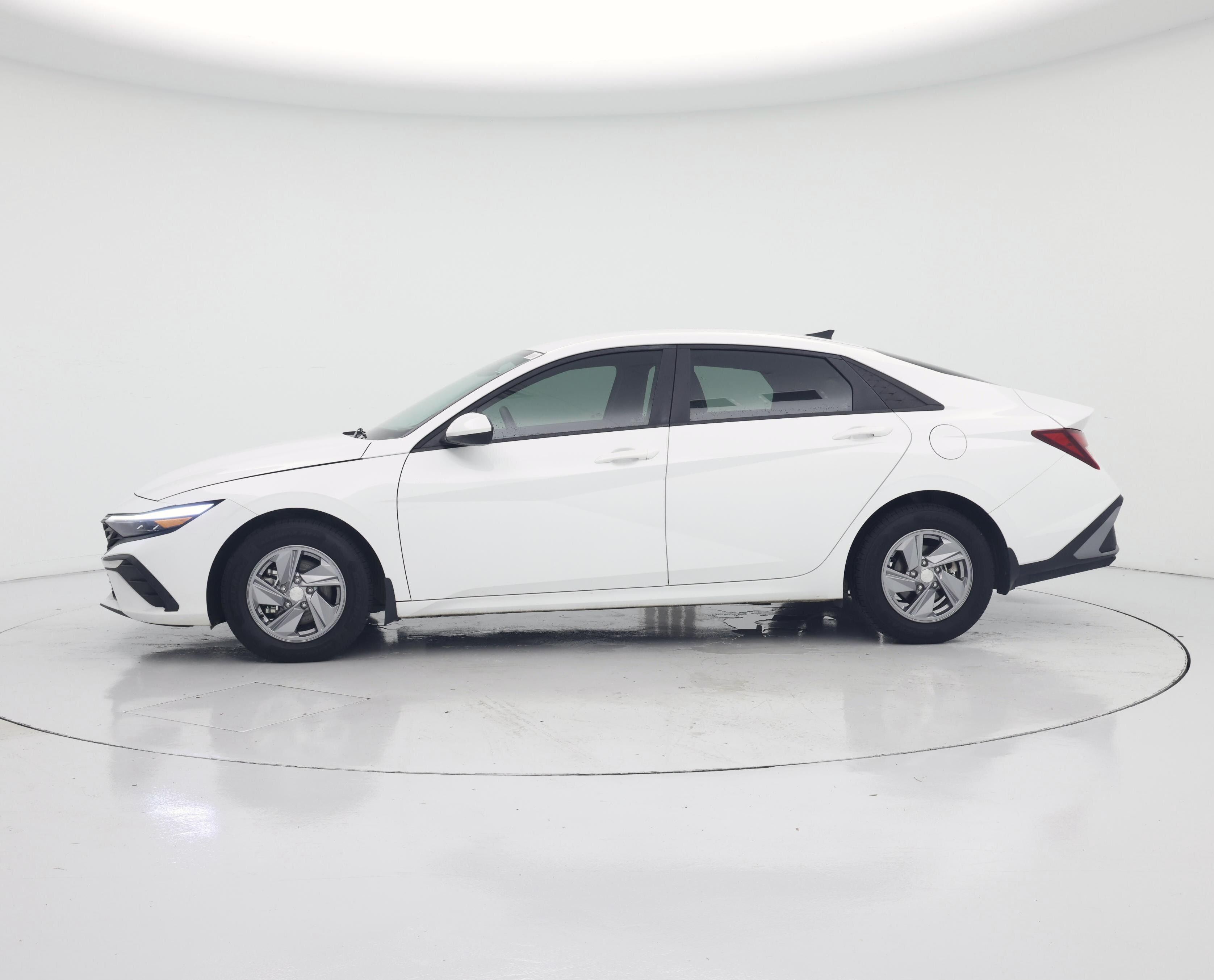 Thumbnail: 2024 Hyundai Elantra - 3