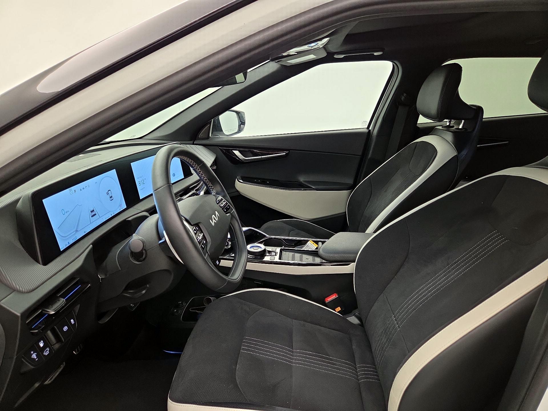 Thumbnail: 2024 Kia EV6 - 11