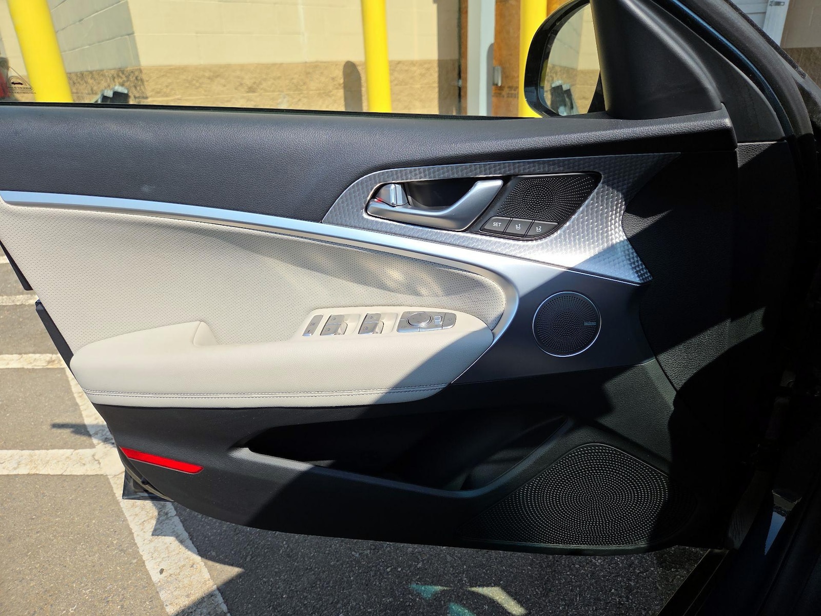 2023 GENESIS G70 Standard - Photo 13