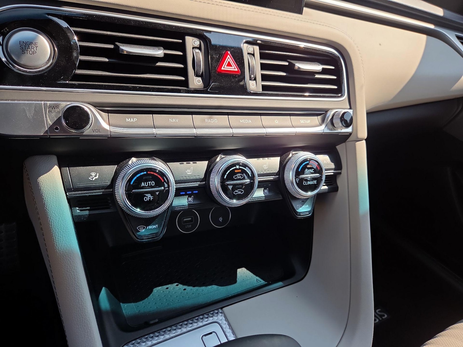 2023 GENESIS G70 Standard - Photo 17